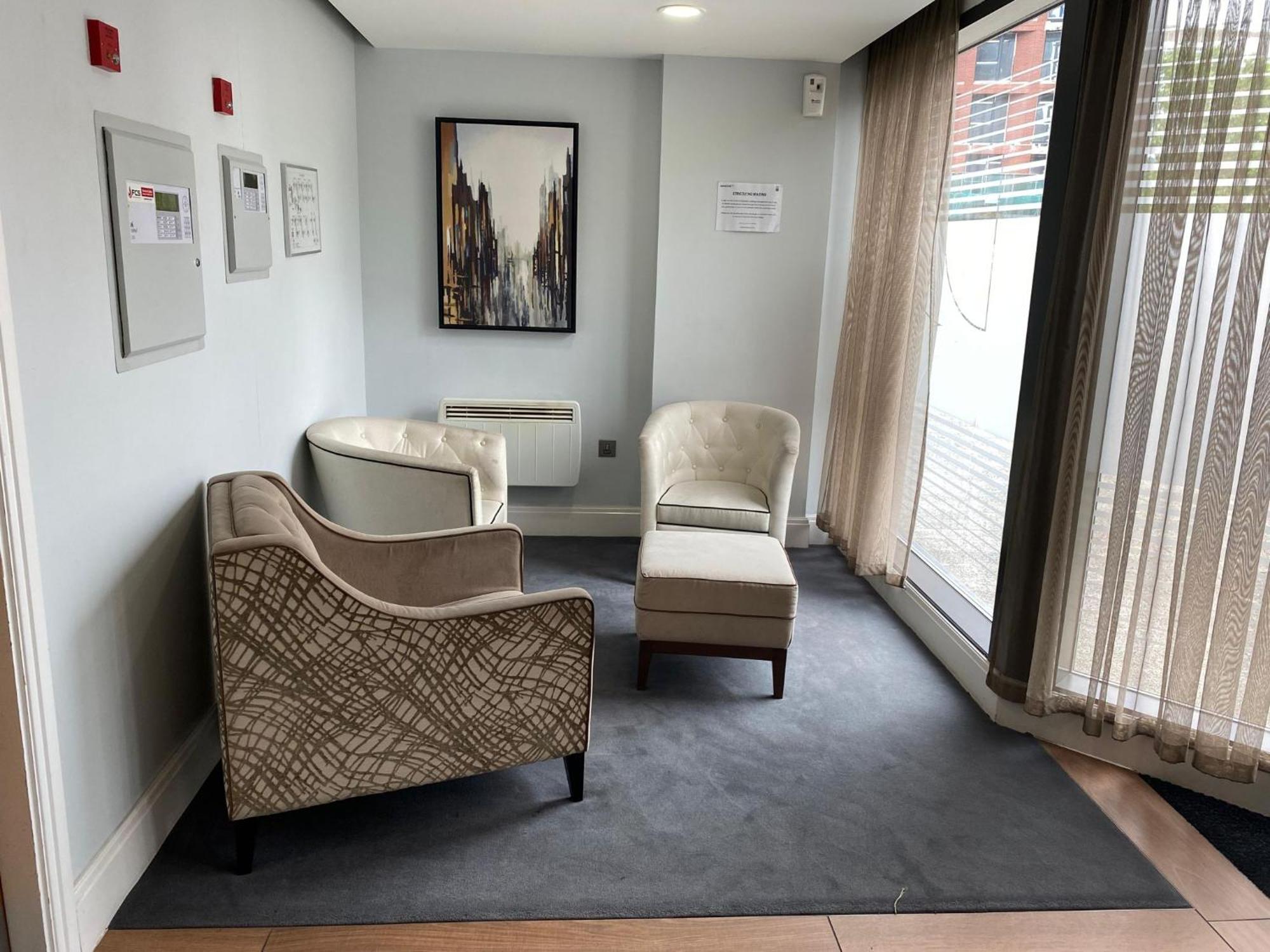Broad St - 1 Bedroom - 1 Bathroom - Free Parking Apartment