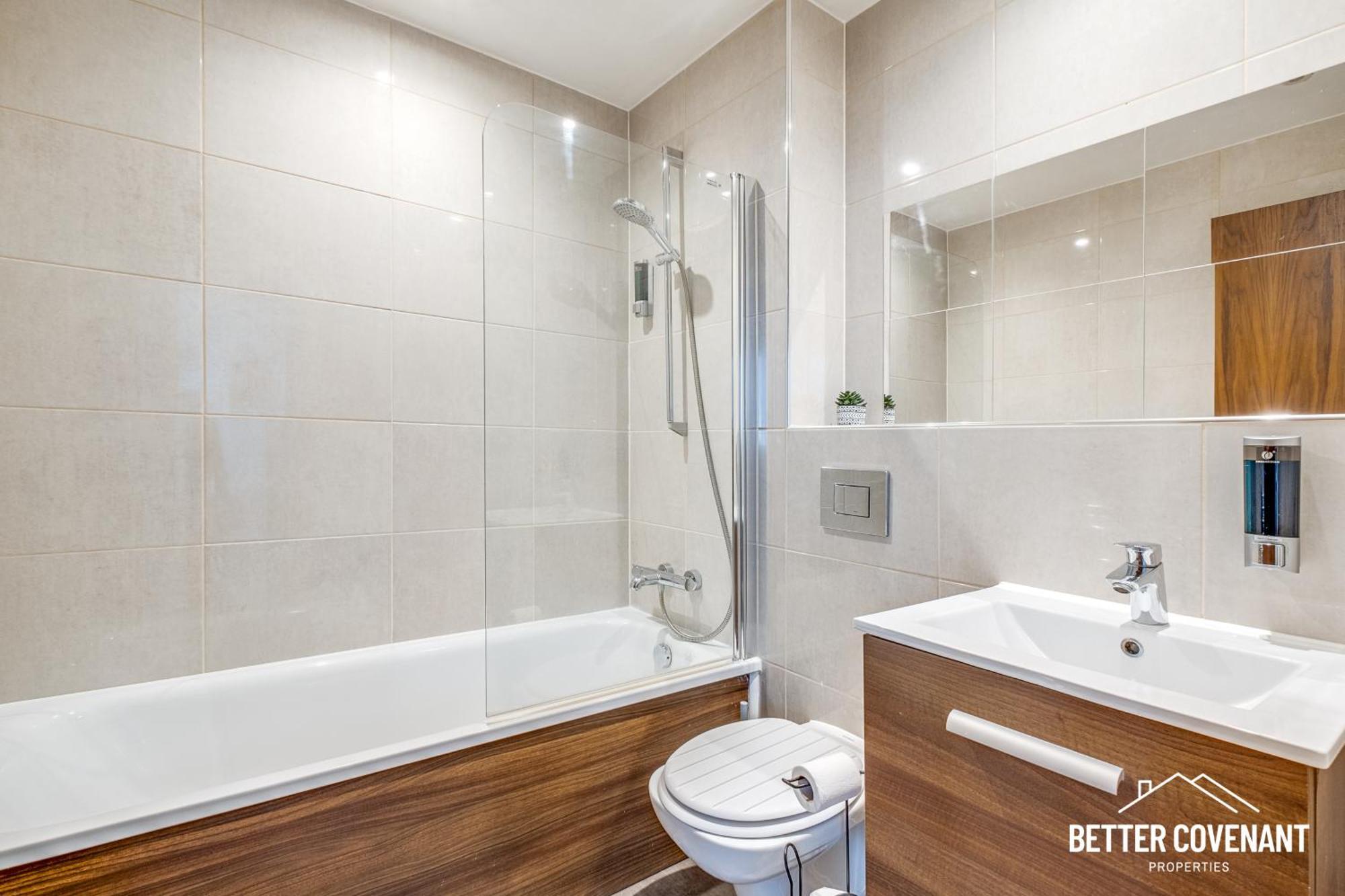 City Centre Apartment, Perfect For Business In *