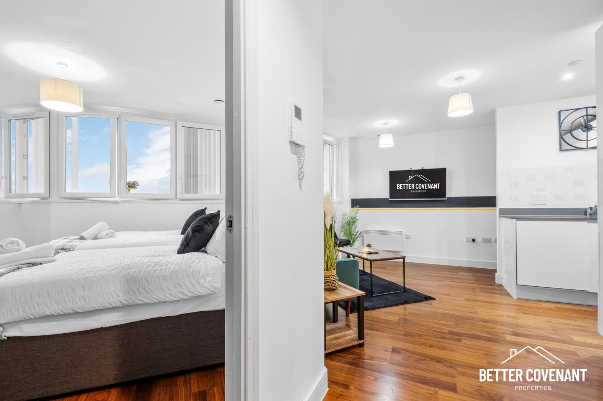 Apartment City Centre Apartment, Perfect For Business In *