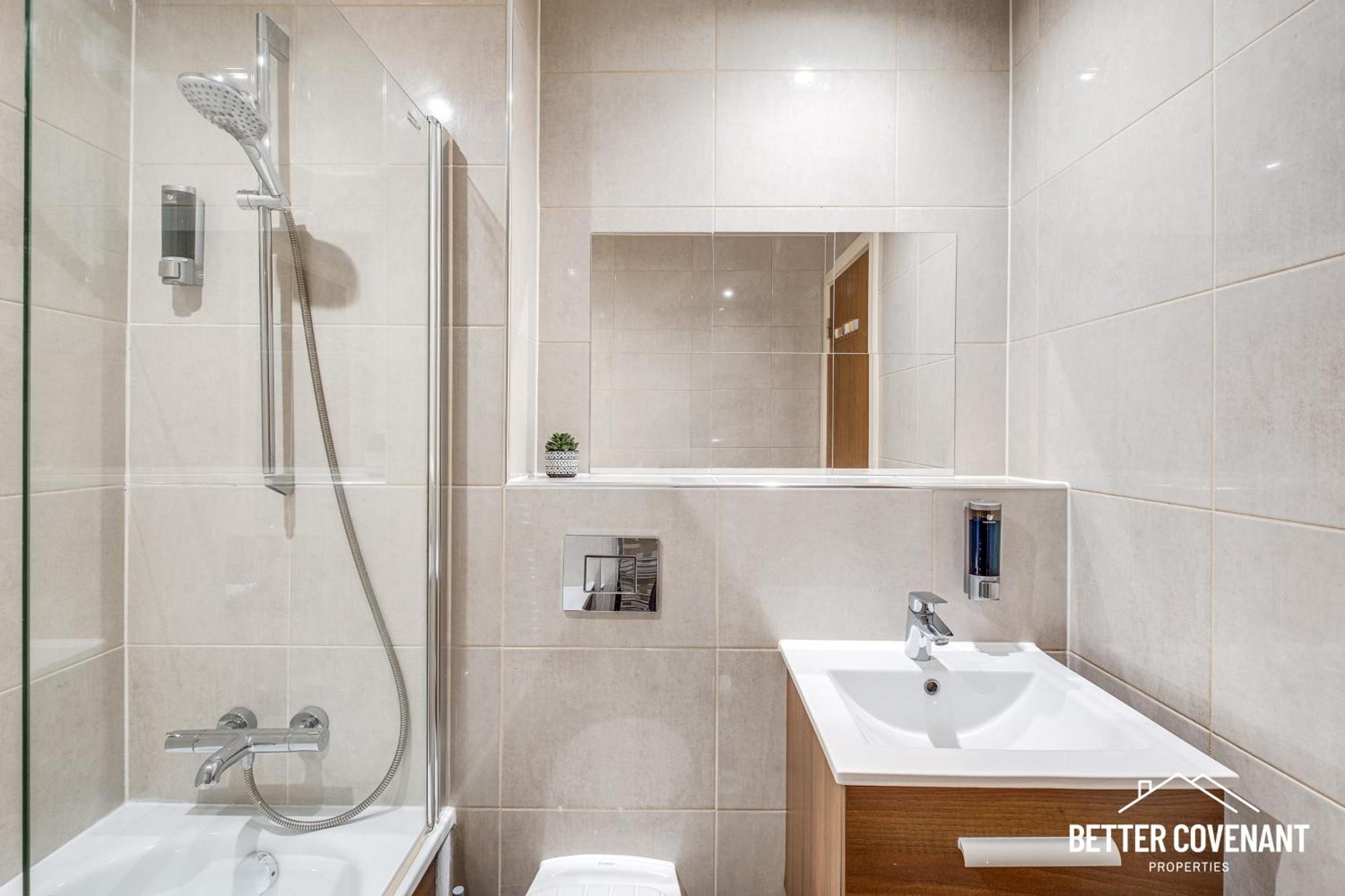 City Centre Apartment, Perfect For Business In Apartment *