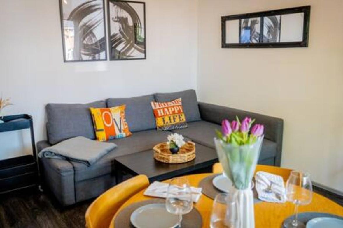 Modern Family Parking Private Garden Birmingham