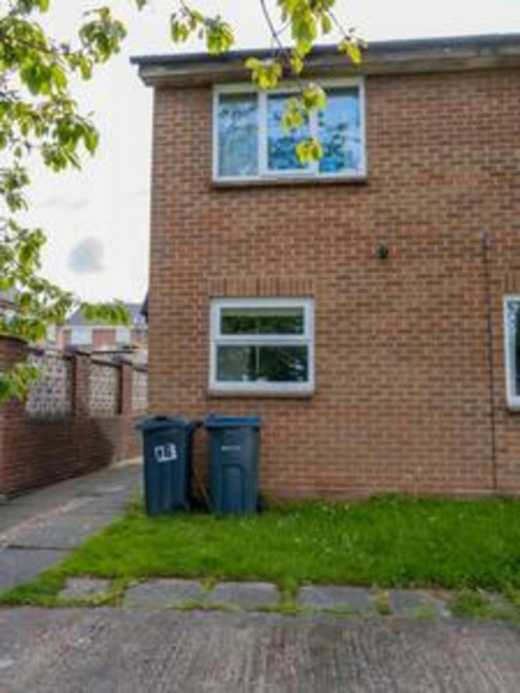 Modern Family Parking Private Garden Holiday home Birmingham
