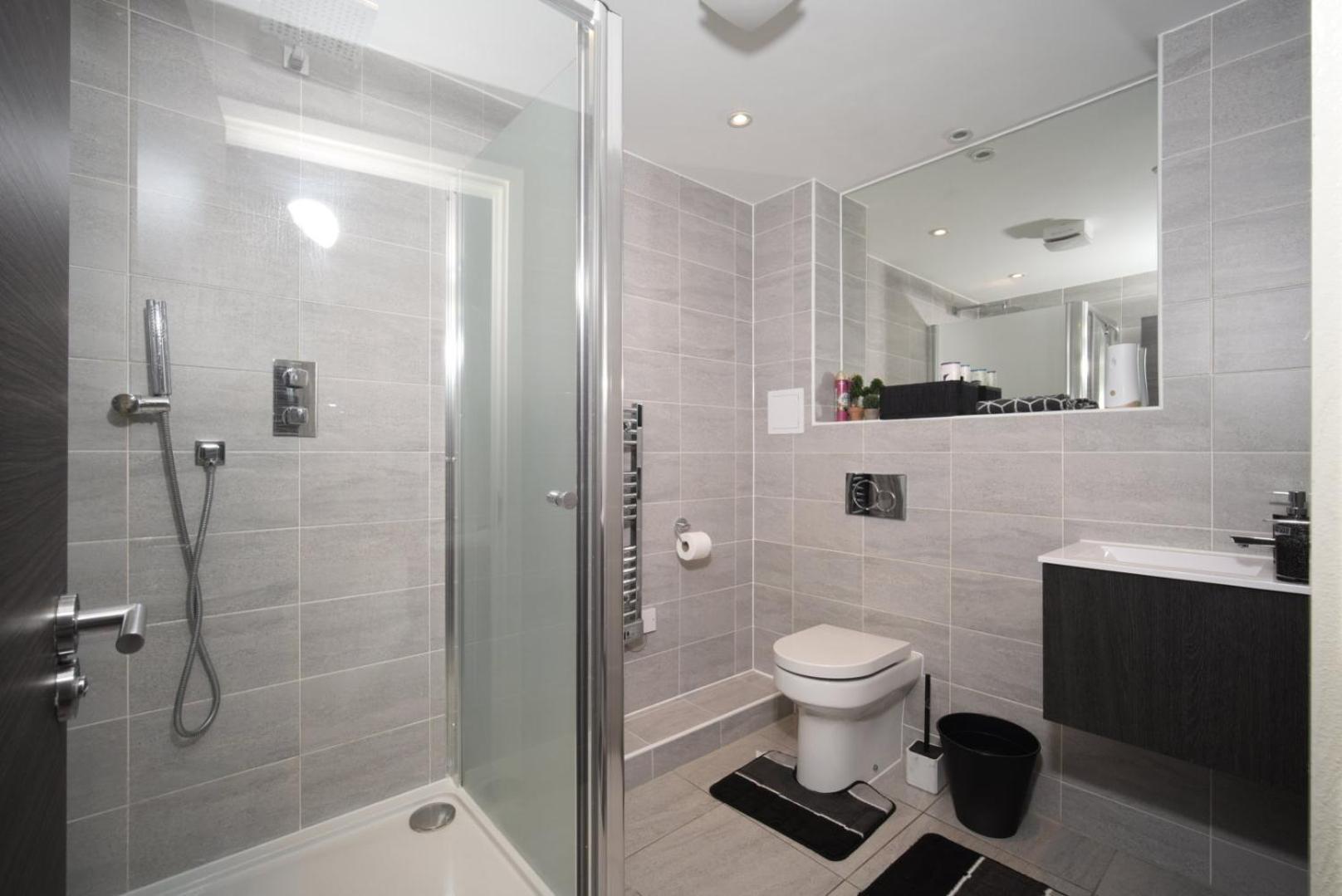 Luxury Centre 3bedroom 5beds With Allocated Parking