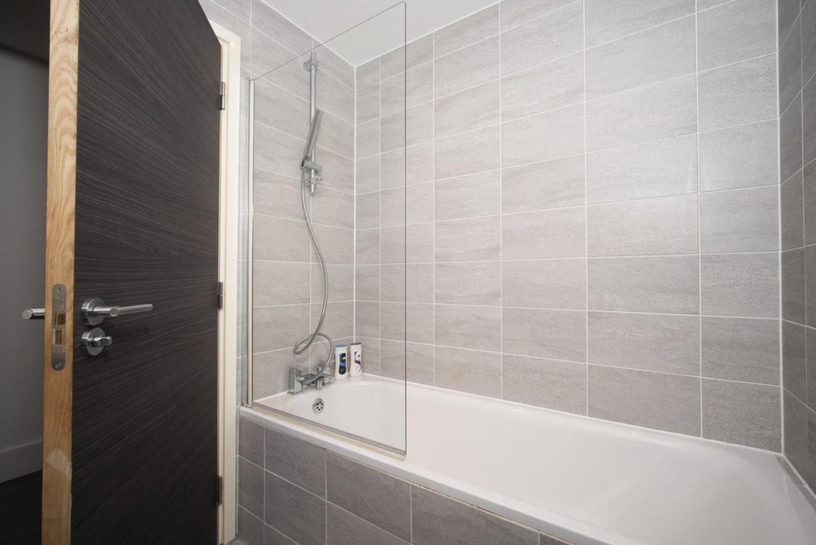 Luxury Centre 3bedroom 5beds With Allocated Parking * Birmingham