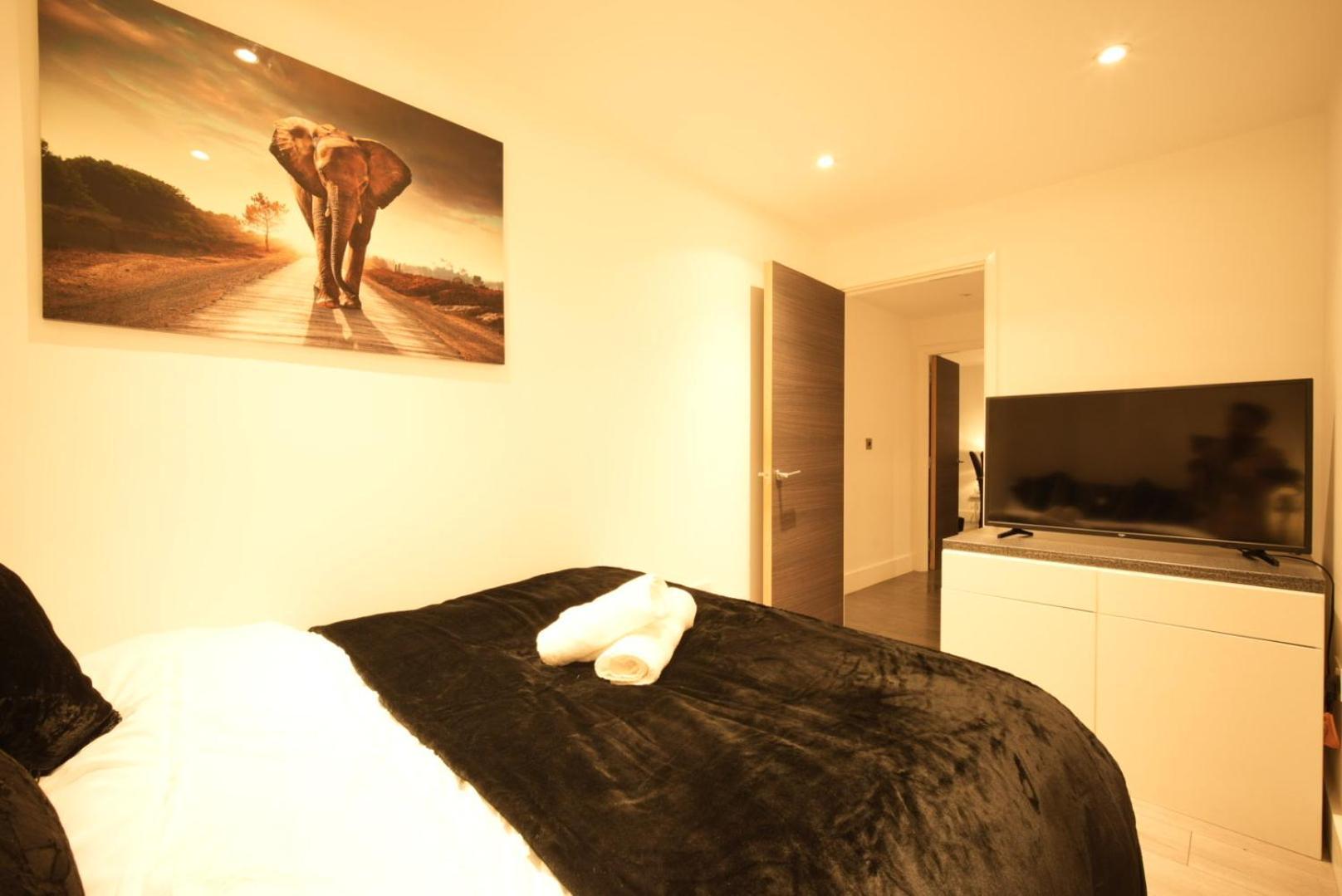 Apartment Luxury Centre 3bedroom 5beds With Allocated Parking *