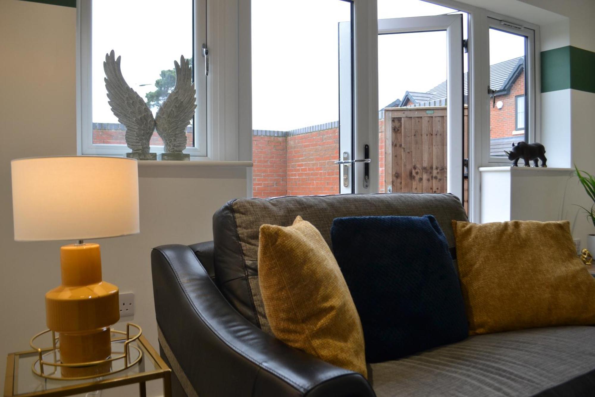House 6 Large Private Bedrooms With 7 Beds, Close To Nec, Jlr, Centre * Birmingham