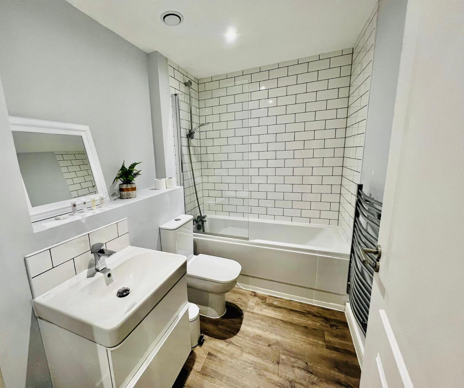 Exclusive Deals L Spacious 2bed 2bath - Free Parking & Netflix Jvt Short Lets * Birmingham