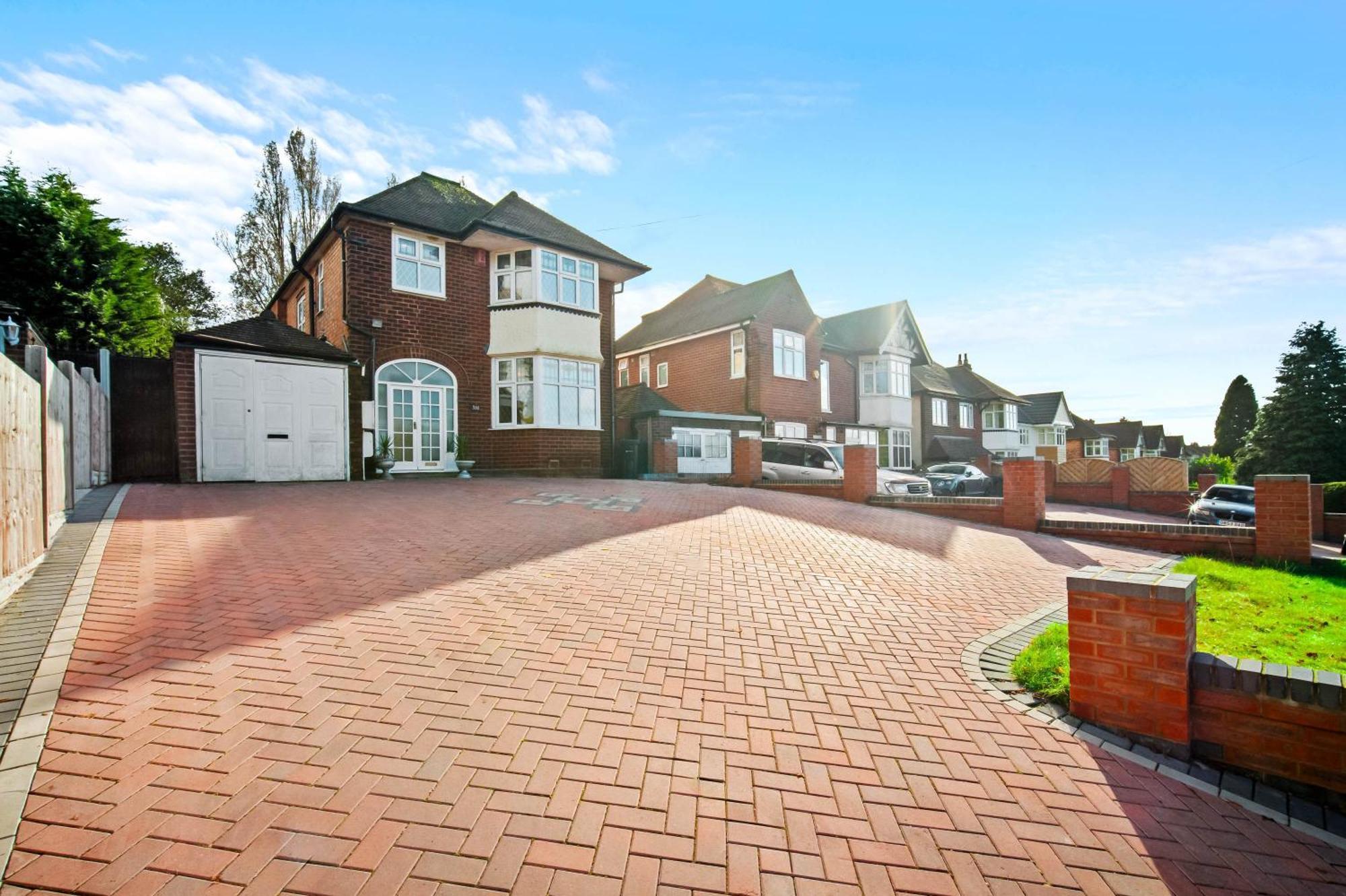 Spacious Five Bedroom House - Accommodates 11 - Offstreet Parking - Top Rated - 316c *