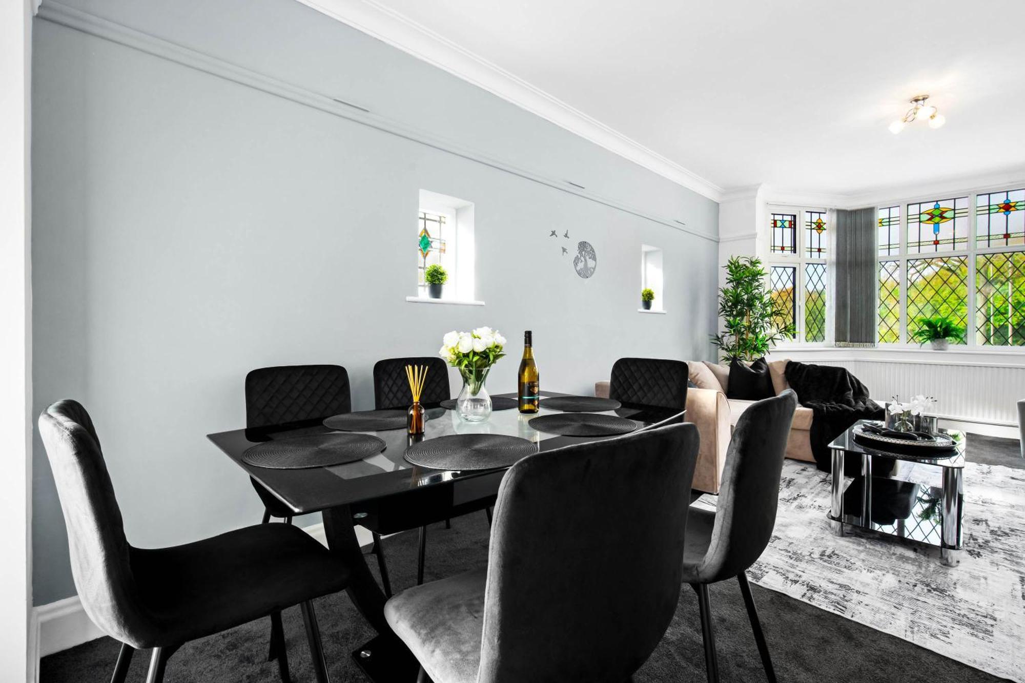 Spacious Five Bedroom House - Accommodates 11 - Offstreet Parking - Top Rated - 316c * Birmingham