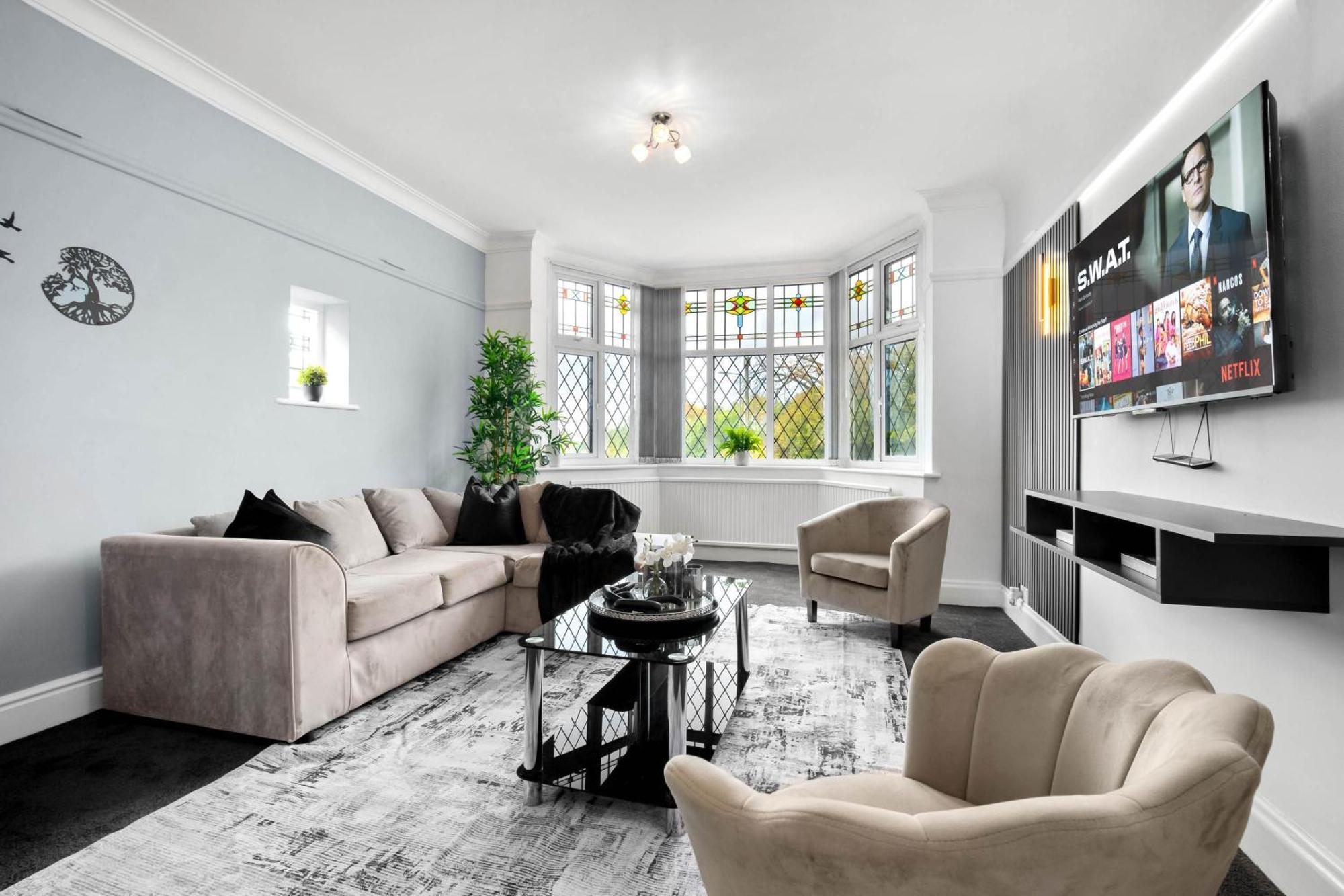 Spacious Five Bedroom House - Accommodates 11 - Offstreet Parking - Top Rated - 316c Holiday home Birmingham