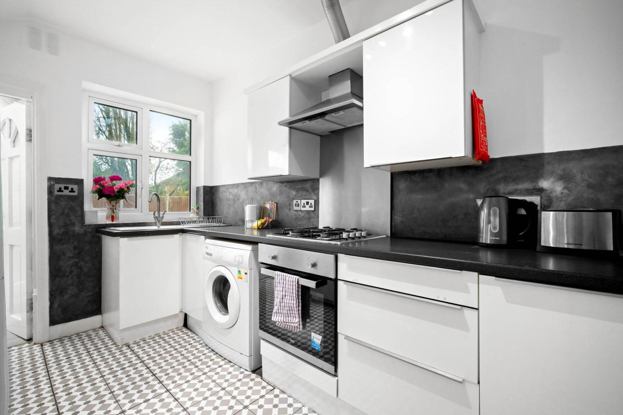 Spacious Five Bedroom House - Accommodates 11 - Offstreet Parking - Top Rated - 316c Birmingham