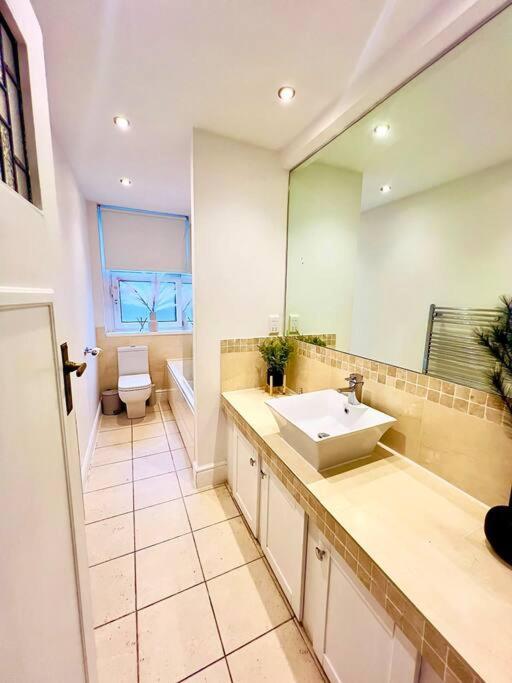 Meadows Court - Wyndale Living - Mansion Style Apartment *
