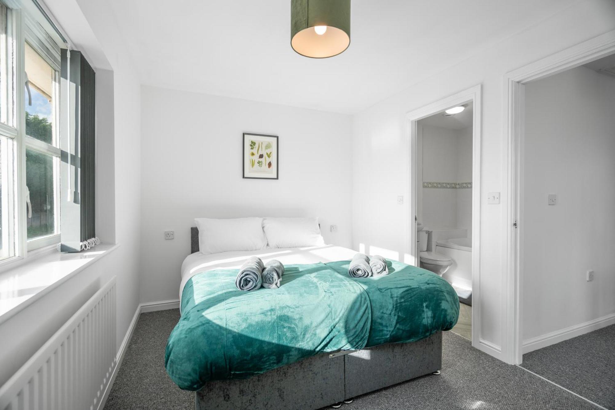Modern Luxury Two Bedroom House - Long Available Birmingham