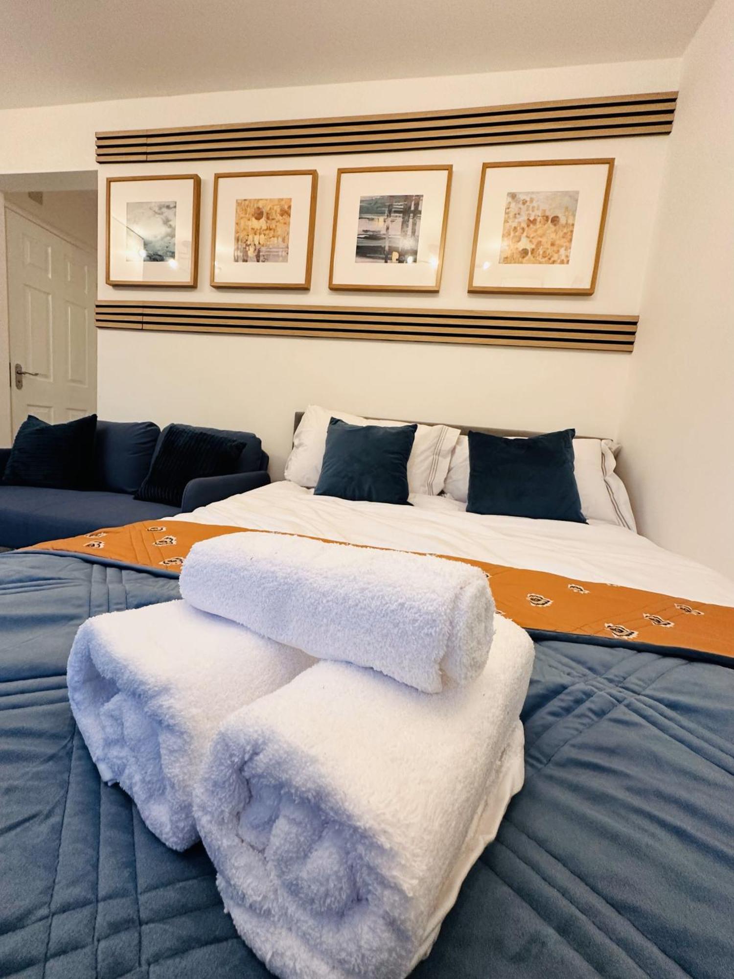 R1 - En-suite Private In House - Quinton Guest house Birmingham