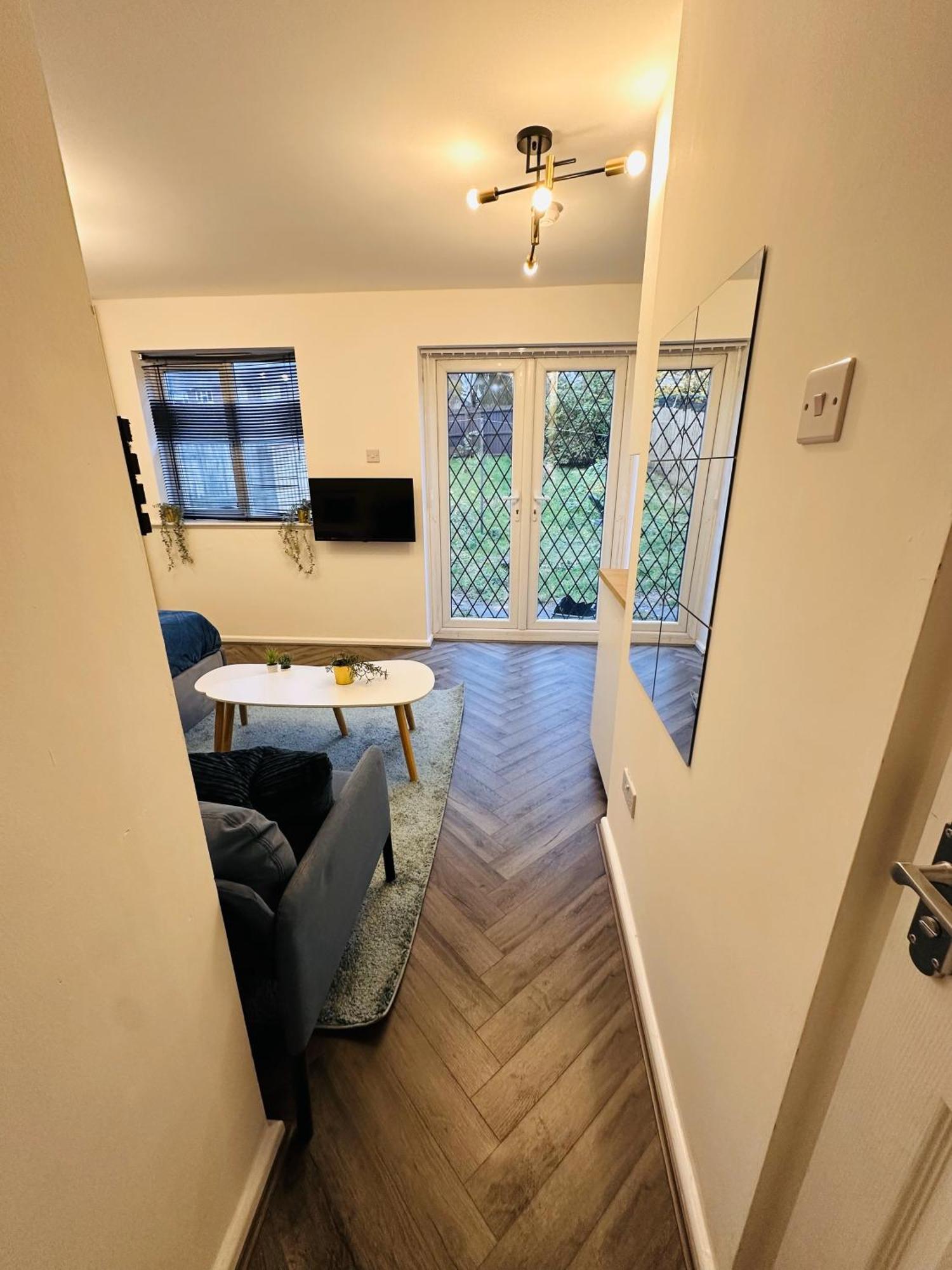 Guest house R1 - En-suite Private In House - Quinton Birmingham