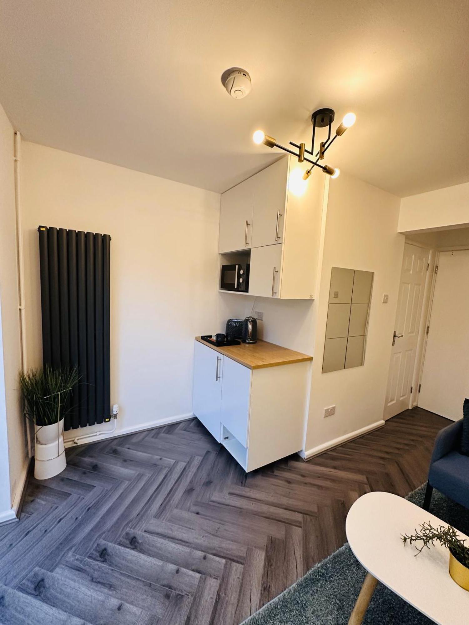 R1 - En-suite Private In House - Quinton *