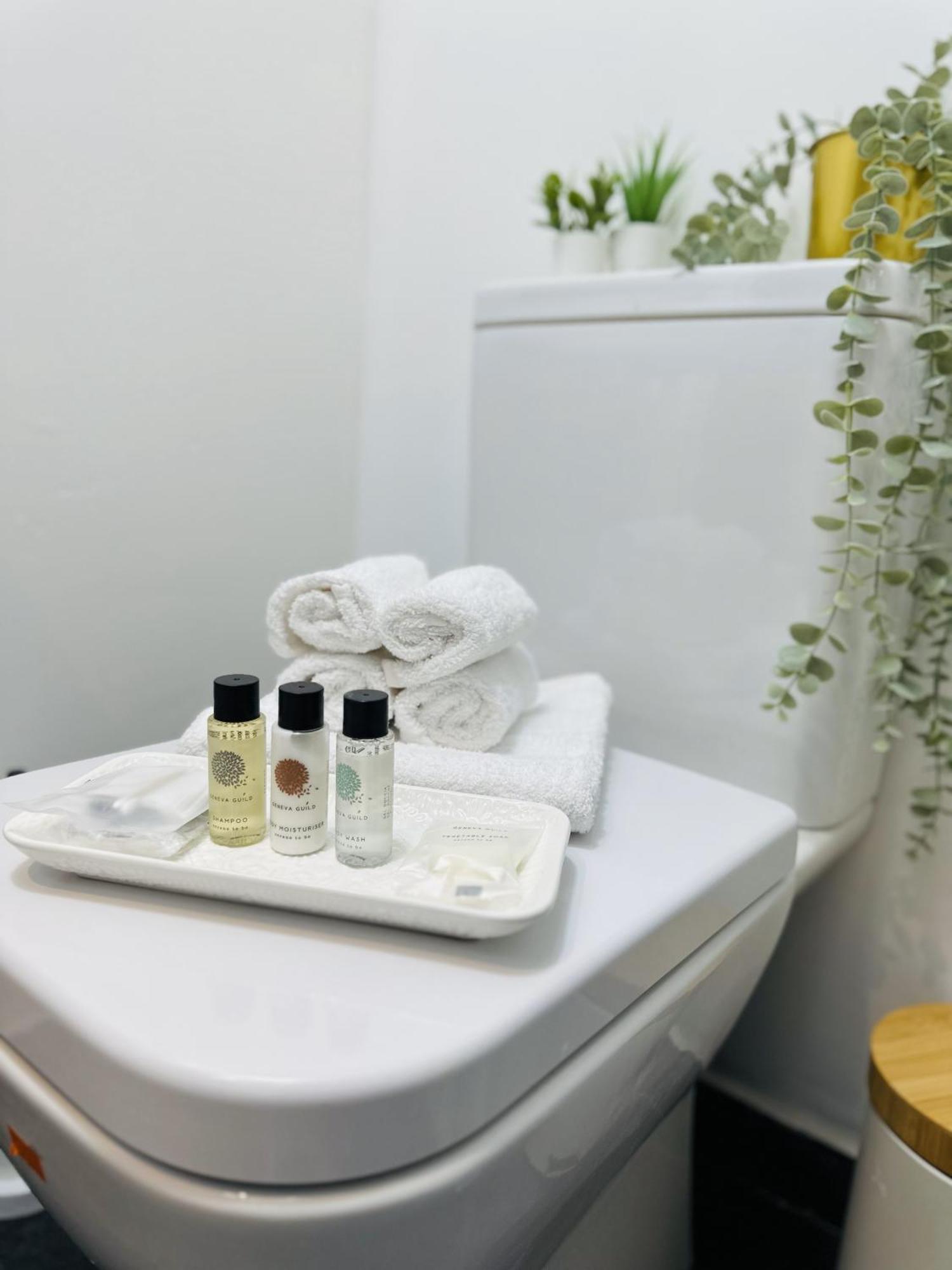 R1 - En-suite Private In House - Quinton Birmingham