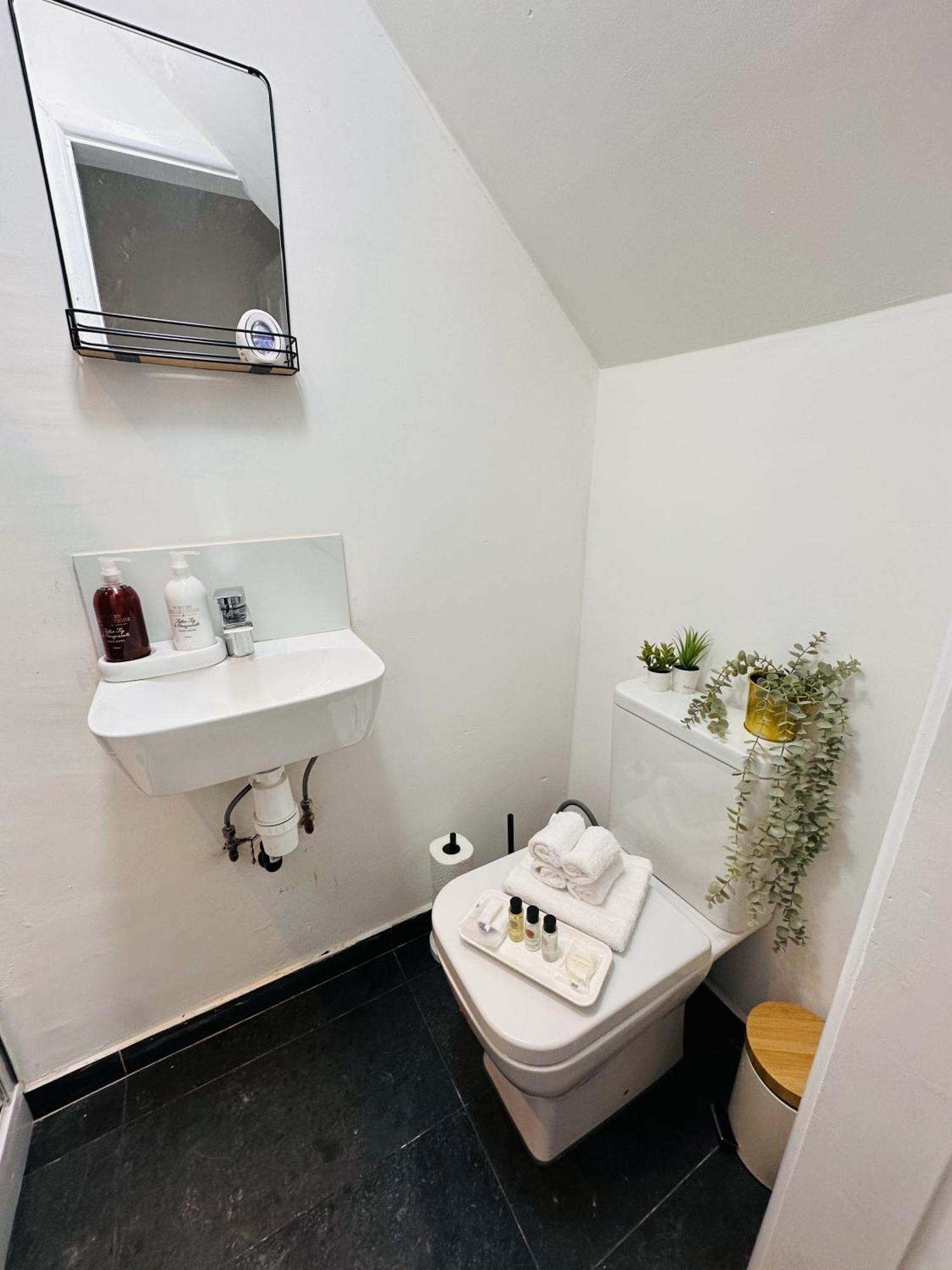 Guest house R1 - En-suite Private In House - Quinton