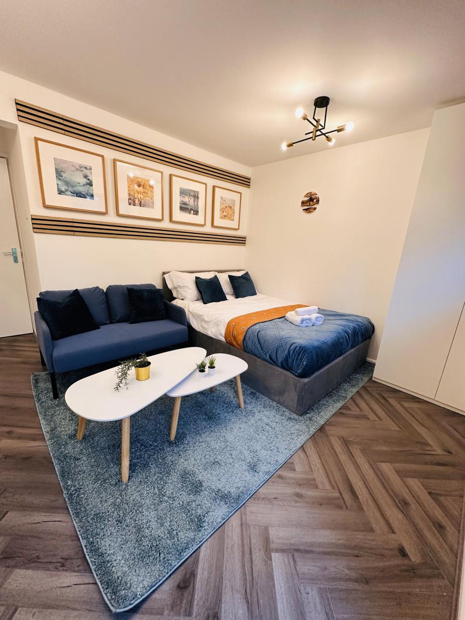 R1 - En-suite Private In House - Quinton *
