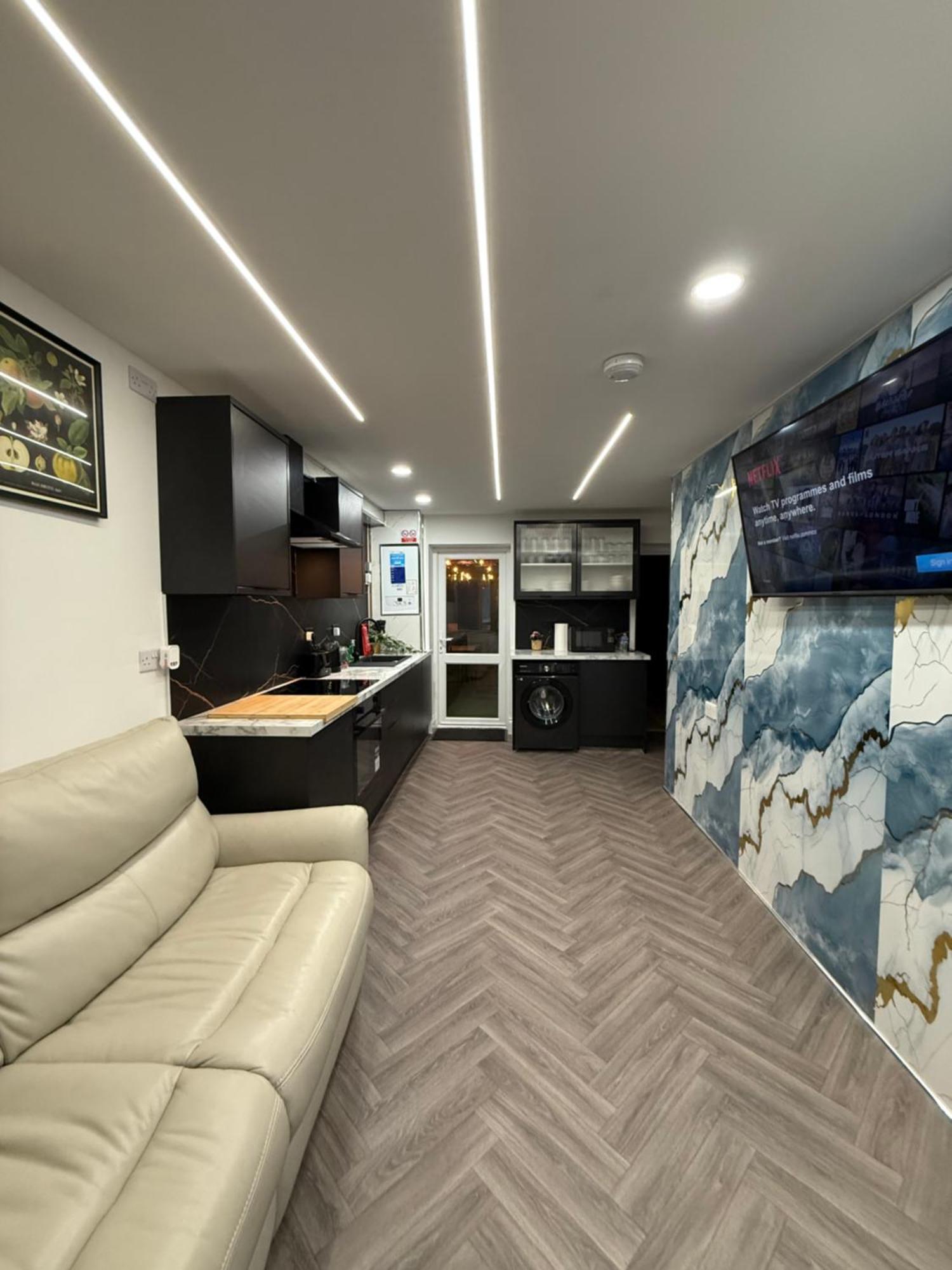 Apartment Centre- 9 Bed House With Free Parking