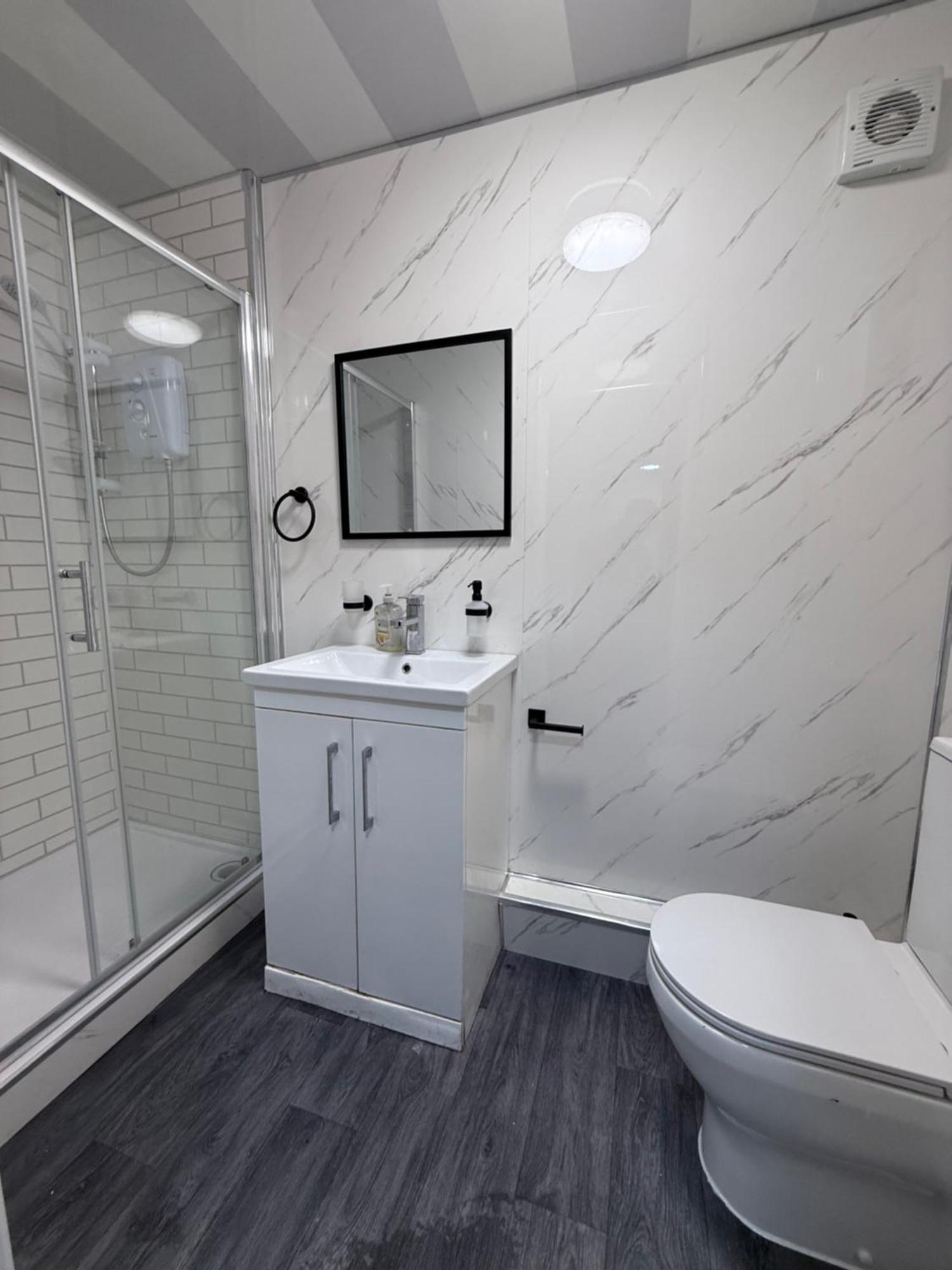 Apartment Centre- 9 Bed House With Free Parking