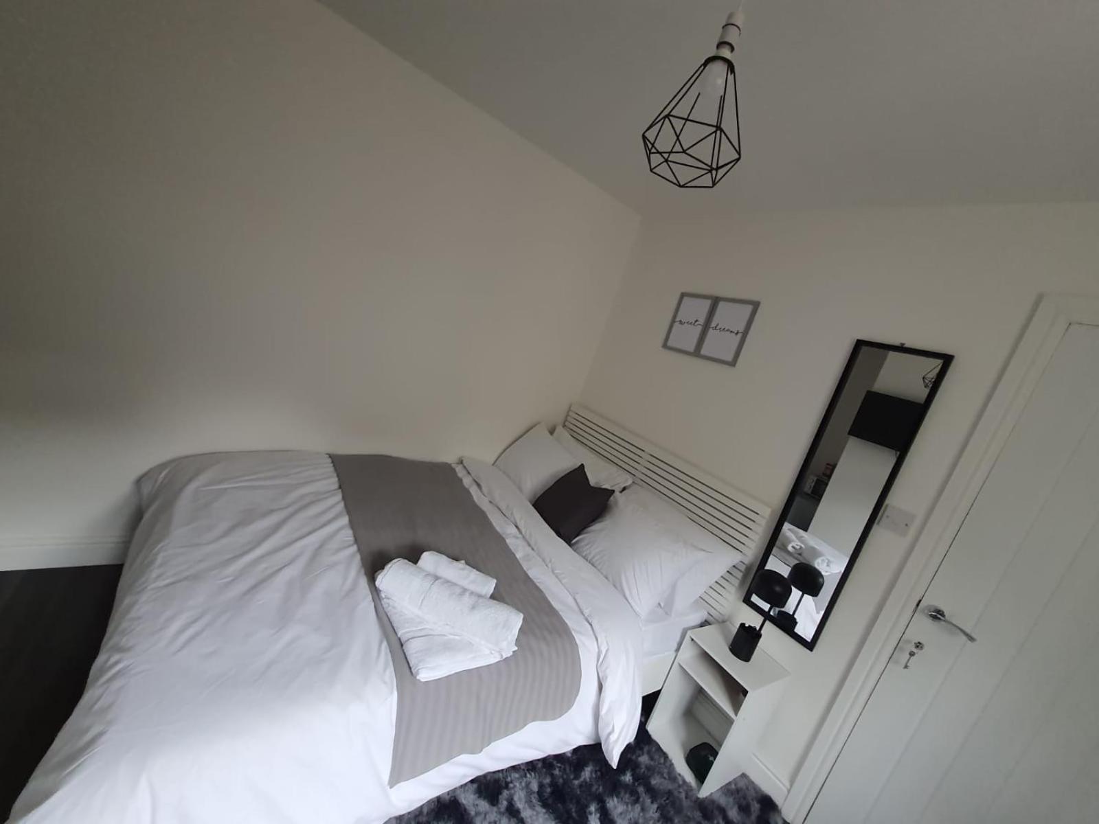 Private & En-suite Bathroom - Long Term & Contractors Welcomed Birmingham