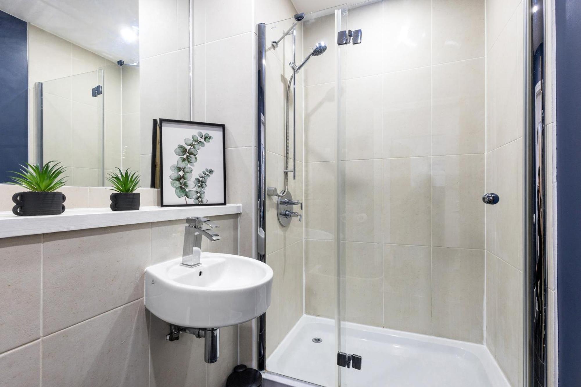 Apartment Bullring Lux Suite- Netflix-free Parking-sleeps 6 Birmingham