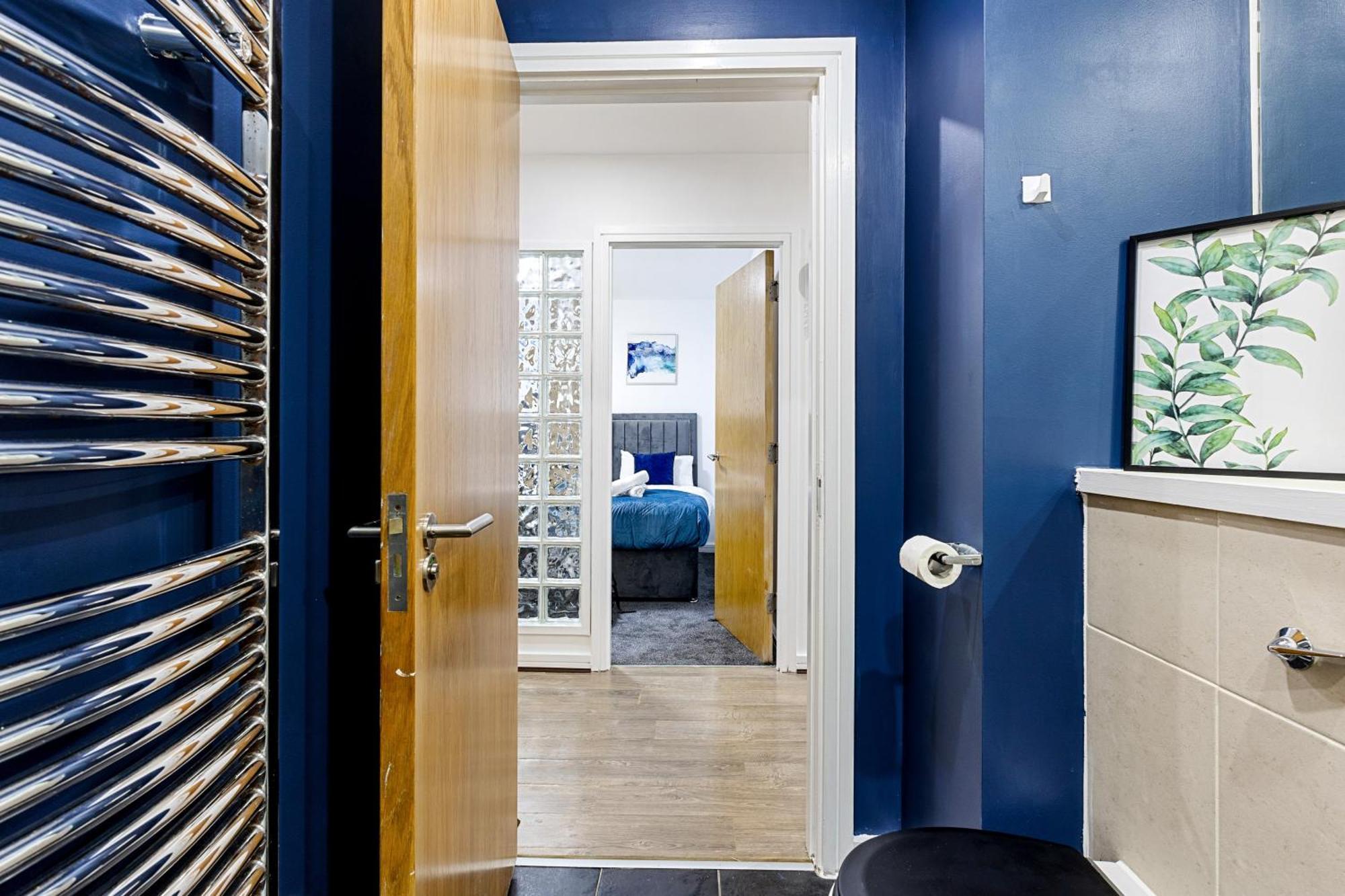 Bullring Lux Suite- Netflix-free Parking-sleeps 6 *