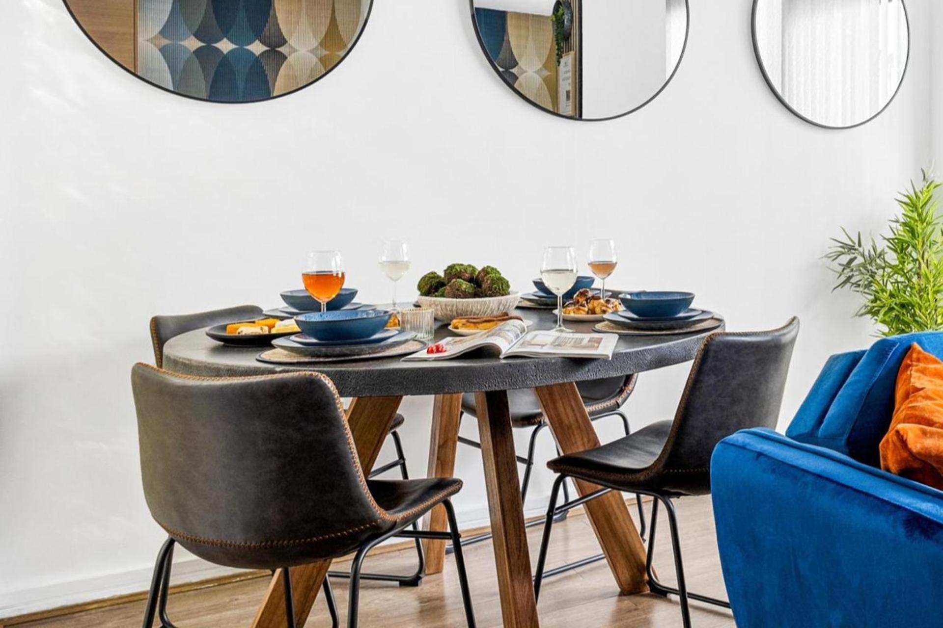 Bullring Lux Suite- Netflix-free Parking-sleeps 6 Apartment *