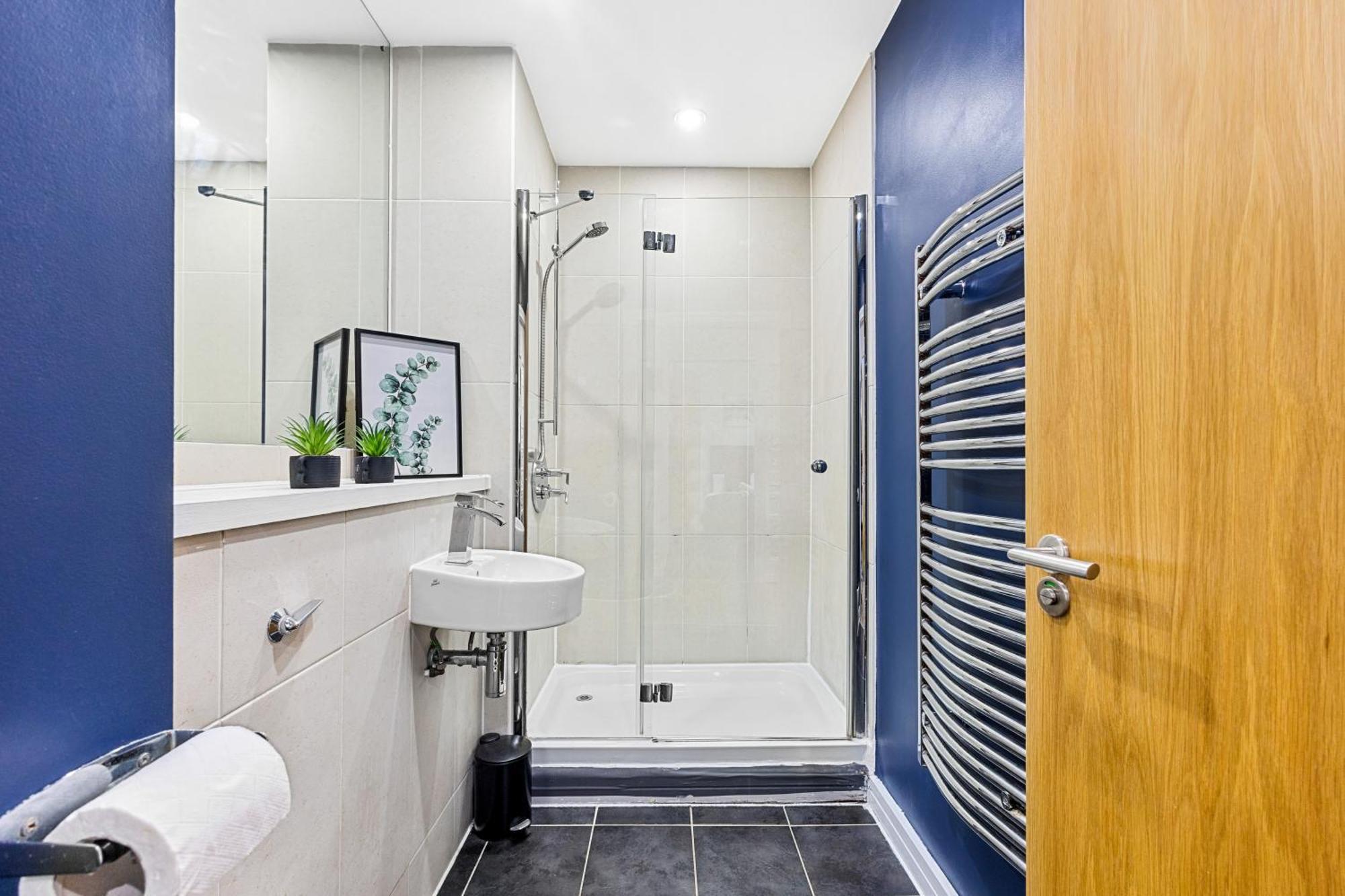 Apartment Bullring Lux Suite- Netflix-free Parking-sleeps 6