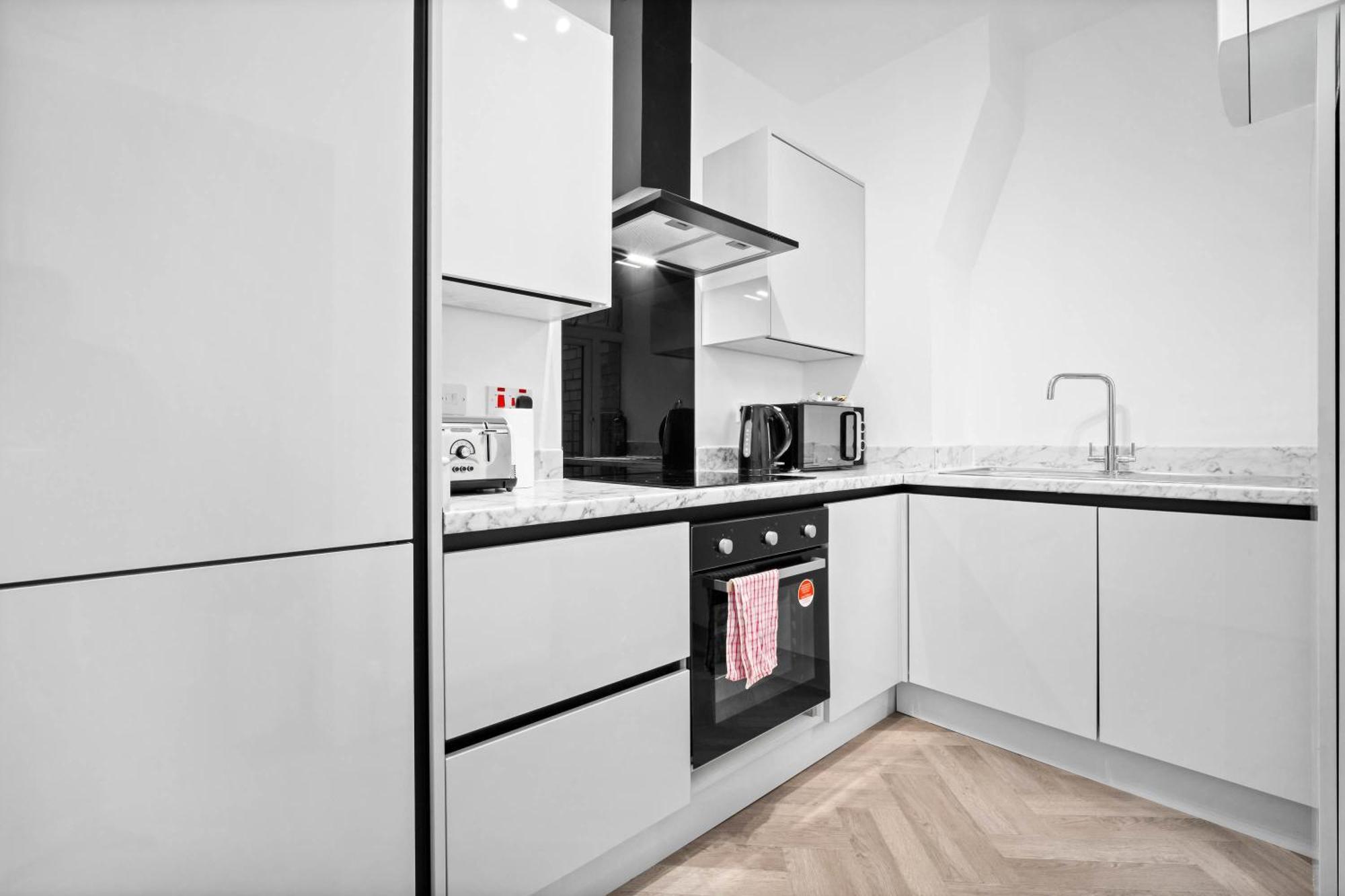 Apartment Modern - High-speed Wifi - Netflix - Street Parking - Top Rated - 4br