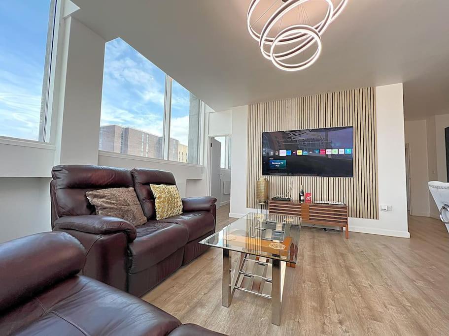 The Penthouse Of Opulence Apartment *
