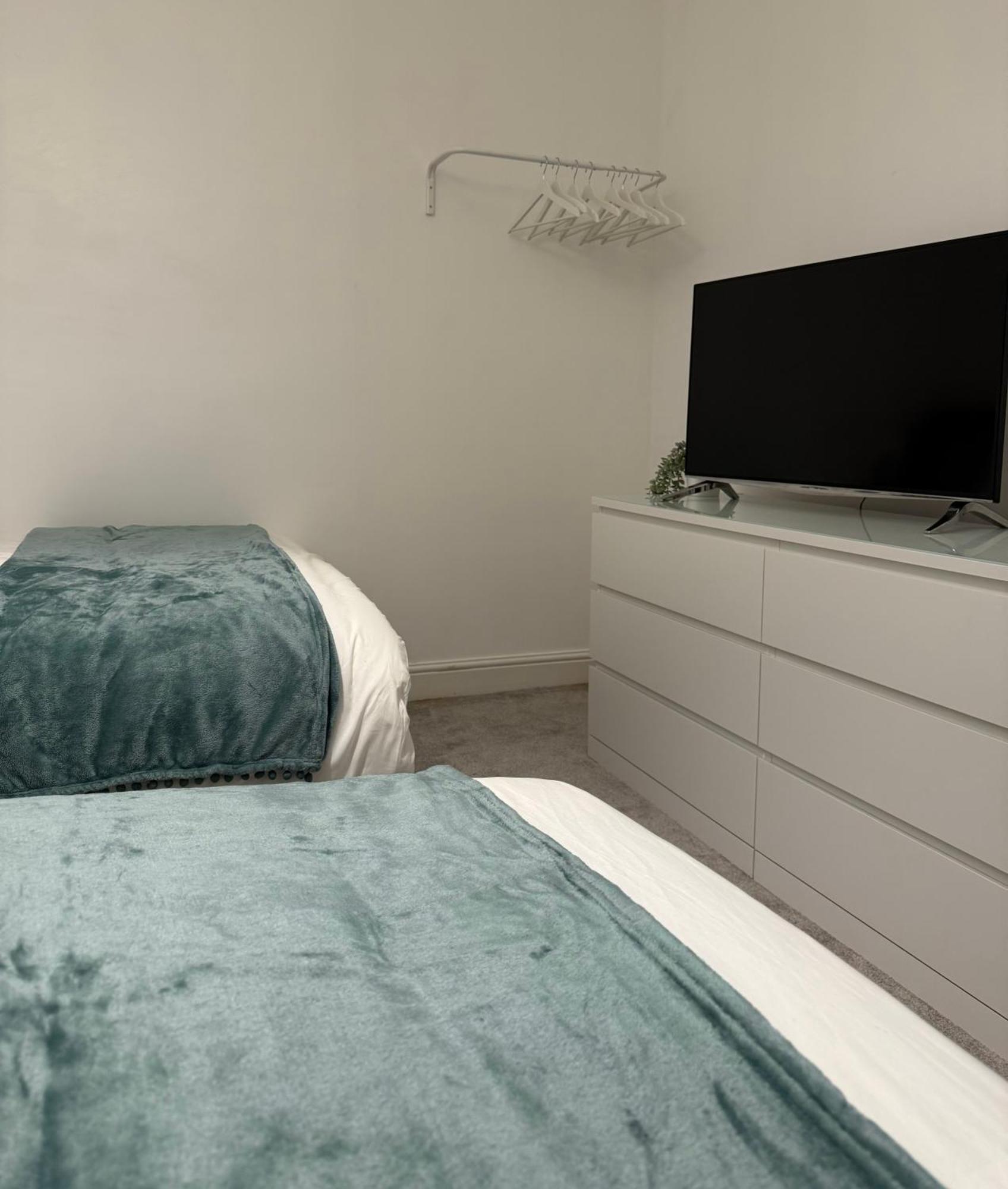 Cozy 3-bedroom Perfect For Work & Leisure *