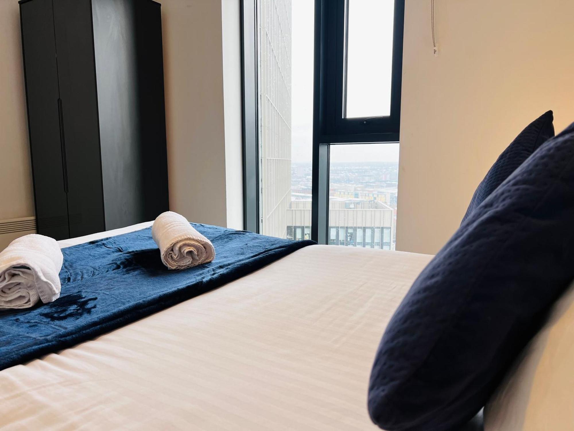 18th Floor 2 Bed 2 Bath Centre Penthouse With Gym & Netflix By Jvt Short Lets *