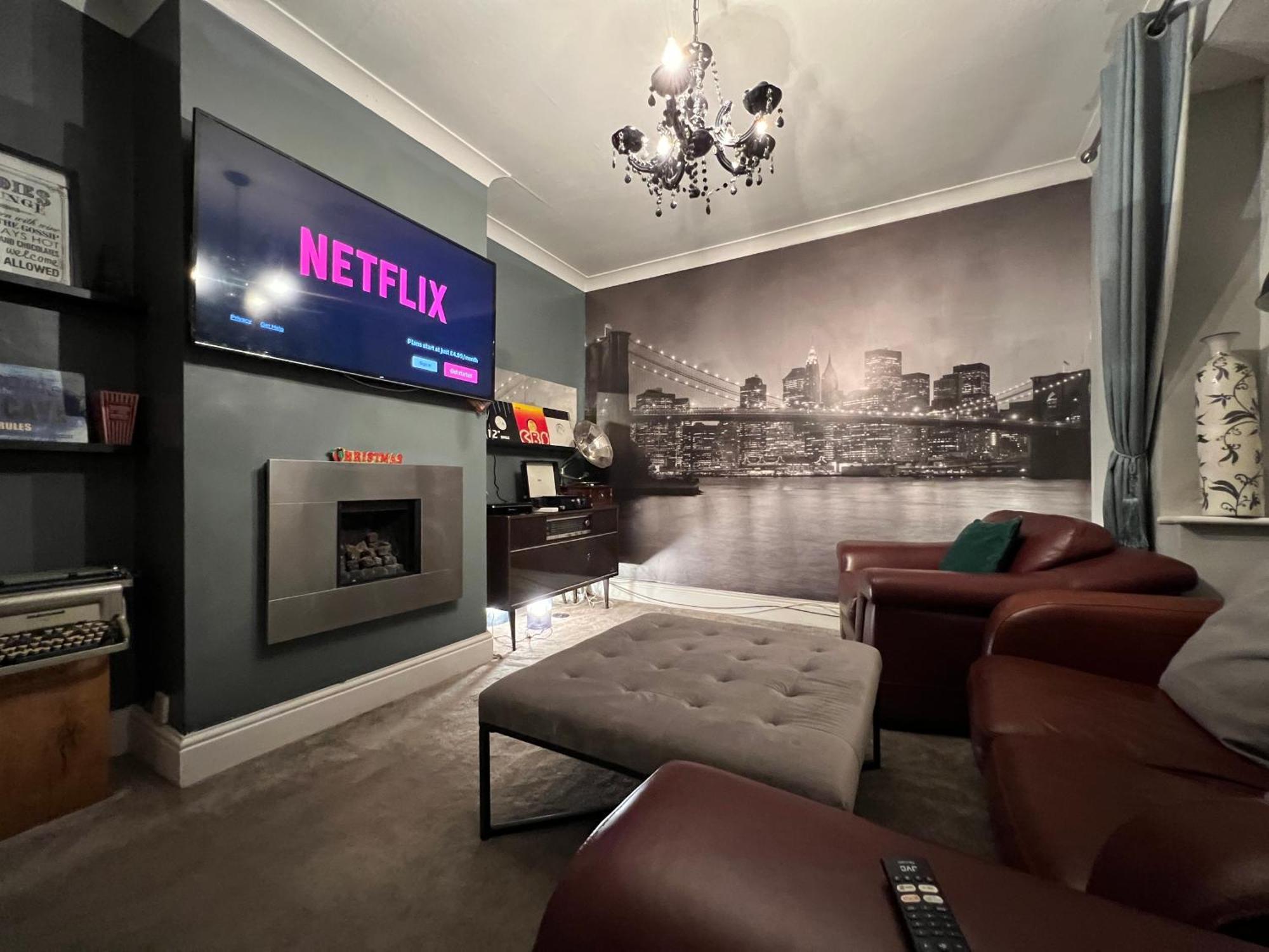 Holiday home Central England Reunion Pad For Groups & Contractors Bbq Outside Bar & Karaoke Machine Free Drive Way Parking *