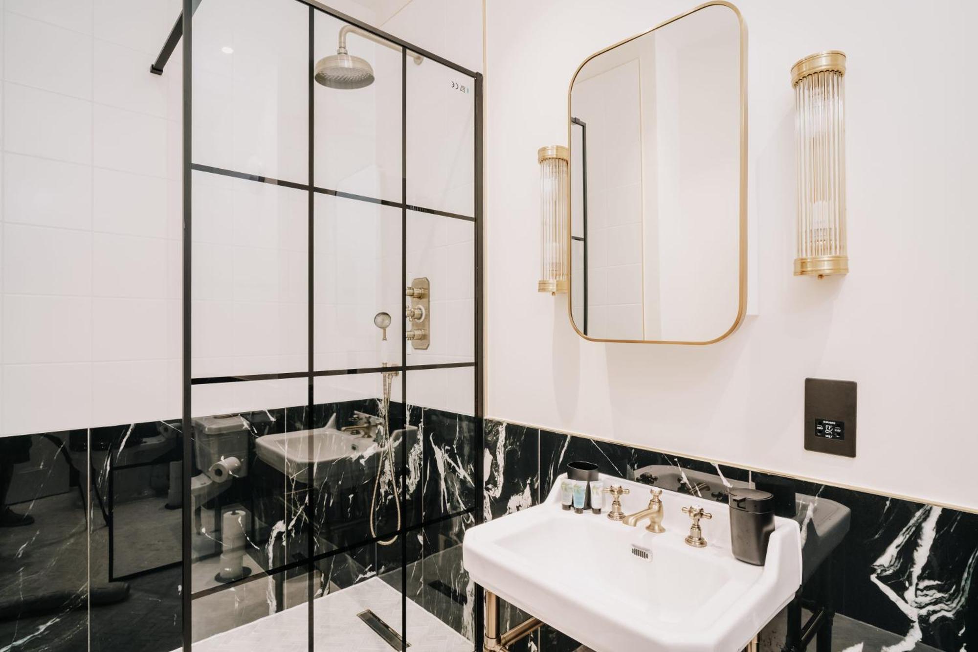 Stylish Historic Pad, Families Contractors, Wifi Birmingham