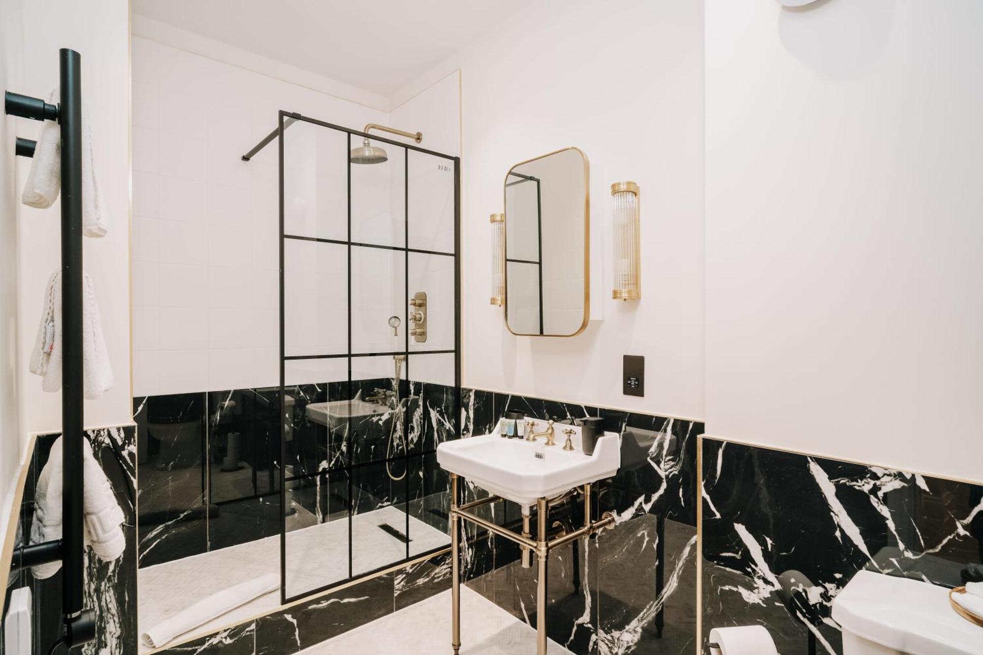 Apartment Stylish Historic Pad, Families Contractors, Wifi