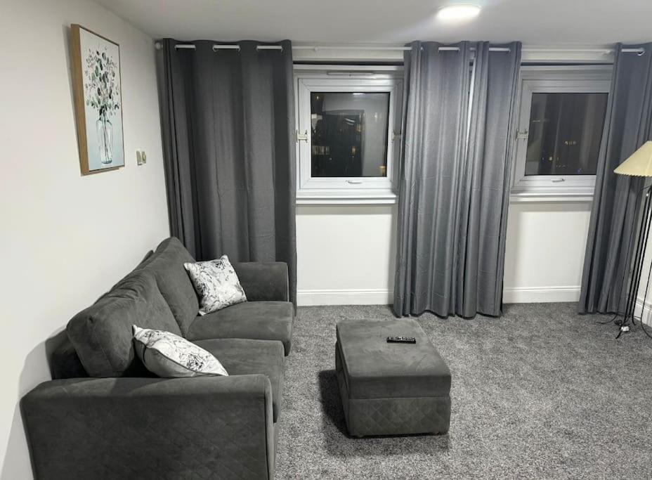 Luxury Two Bedroom Skyline Views Apartment Birmingham