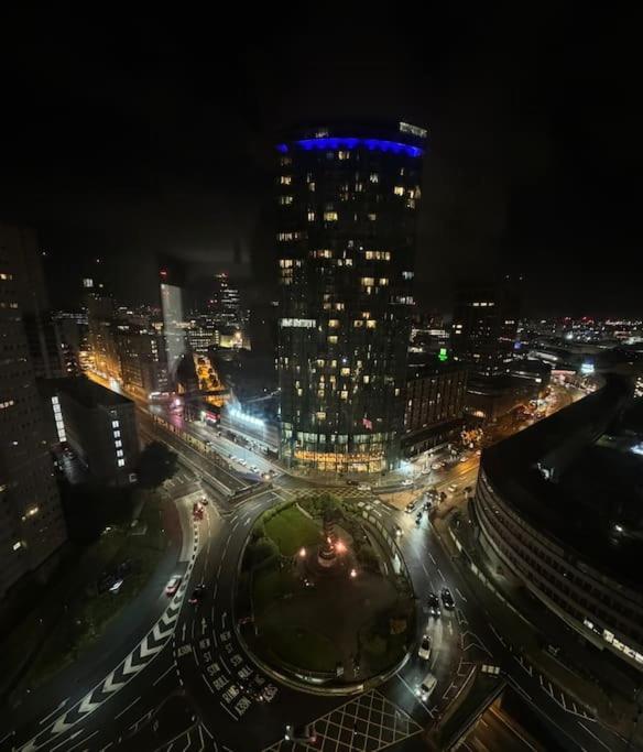 Luxury Two Bedroom Skyline Views *