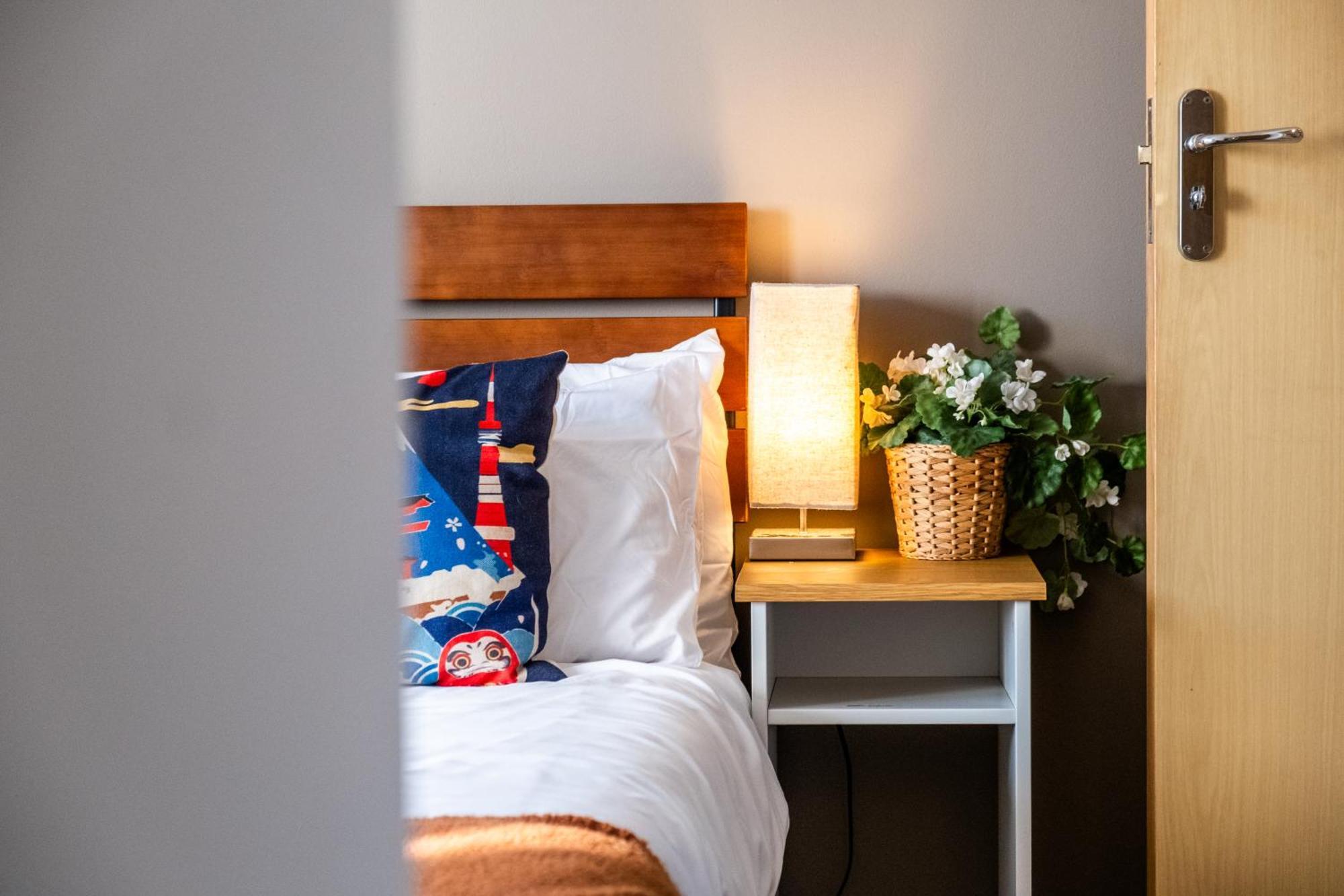 Pan Asian Haven With Balcony With Cityview And Free Parking *
