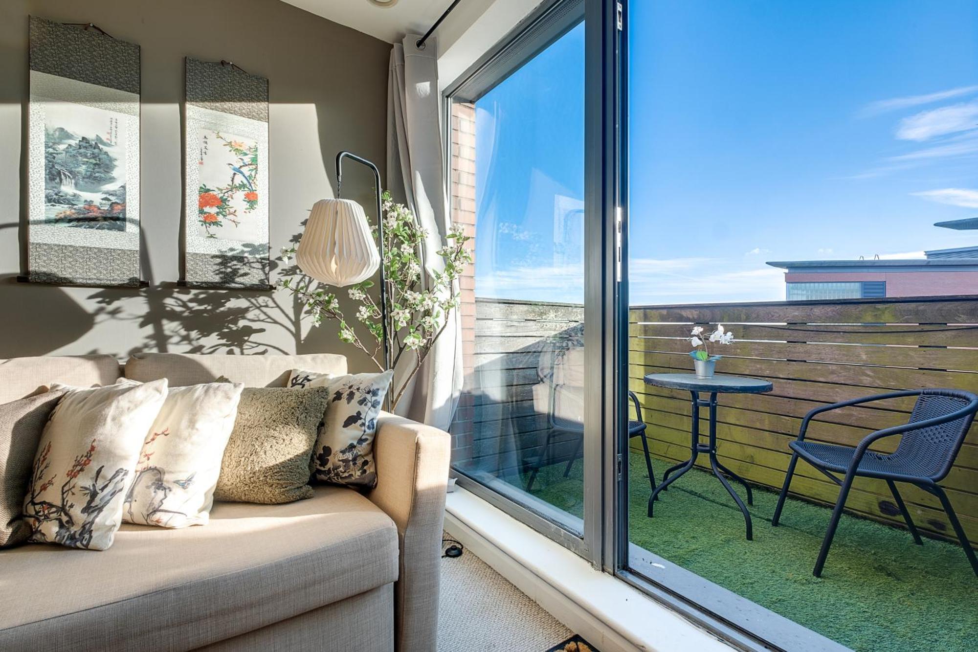 Pan Asian Haven With Balcony With Cityview And Free Parking Birmingham
