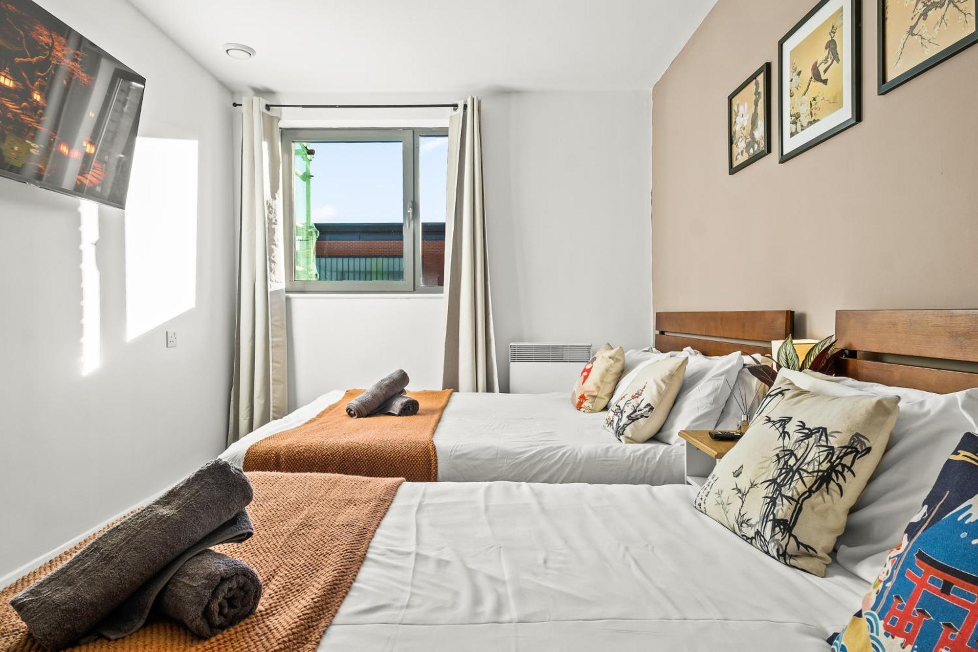 Pan Asian Haven With Balcony With Cityview And Free Parking Apartment Birmingham