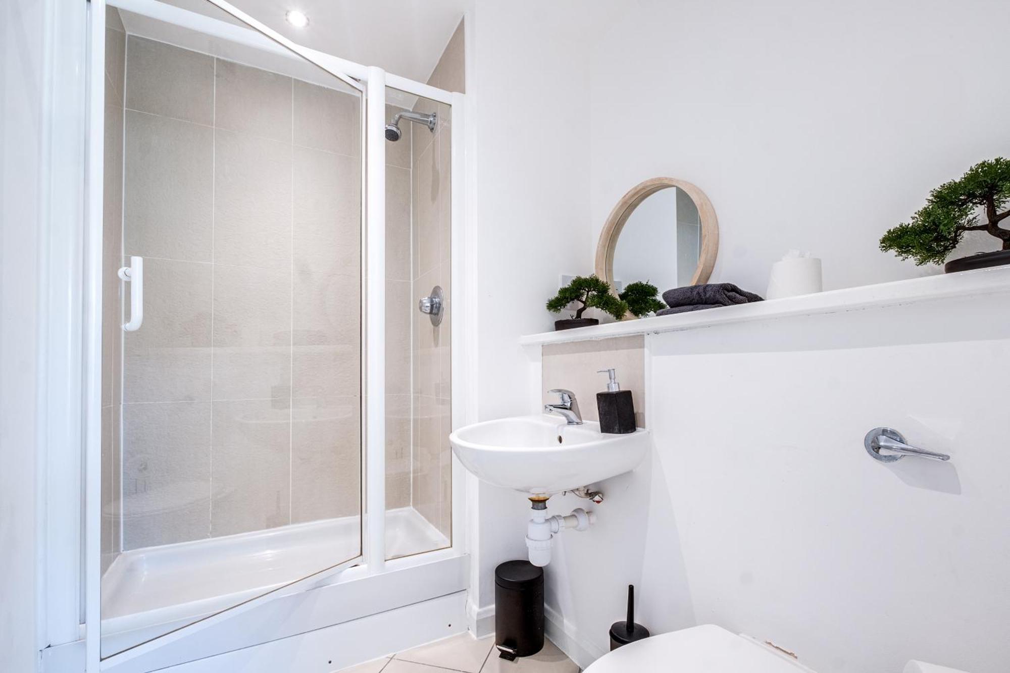 Pan Asian Haven With Balcony With Cityview And Free Parking Birmingham