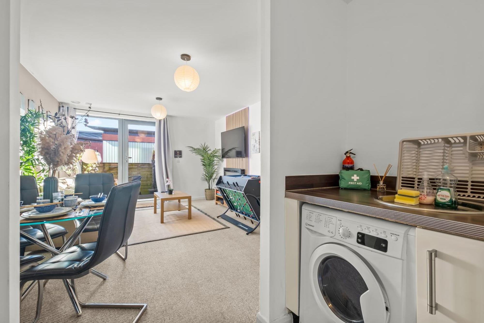 Pan Asian Haven With Balcony With Cityview And Free Parking Birmingham