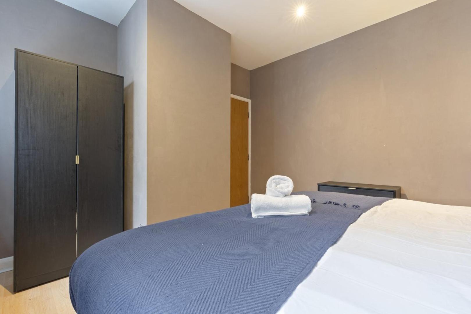 Bright 1-bed In Apartment