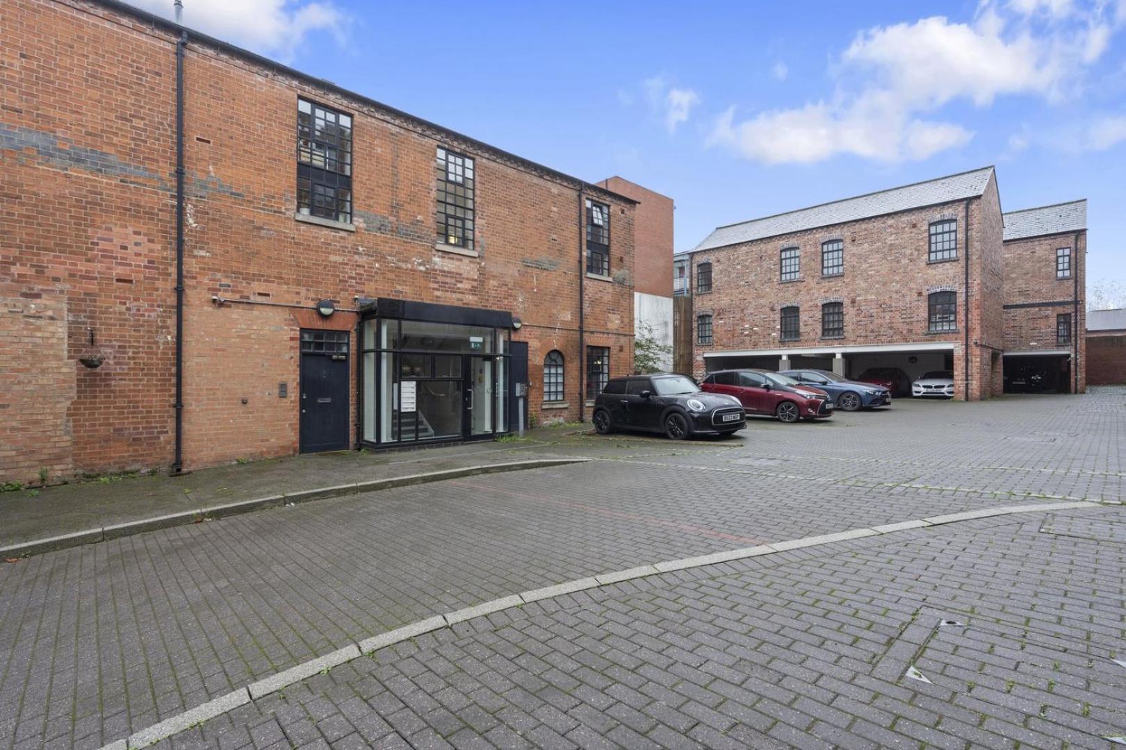 Bright 1-bed In *