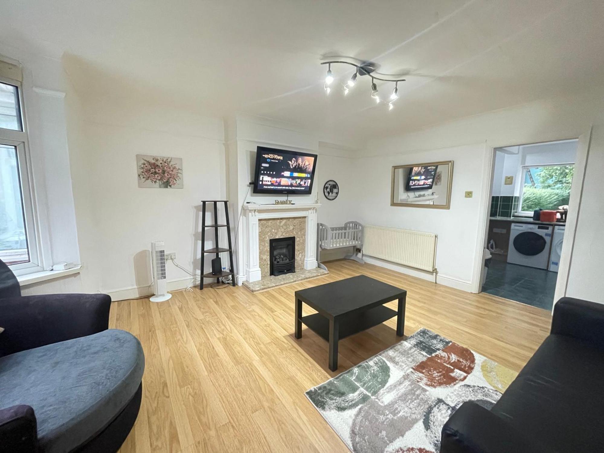 Convenient 3br Close To Qe Hospital & University Of Chalet Birmingham