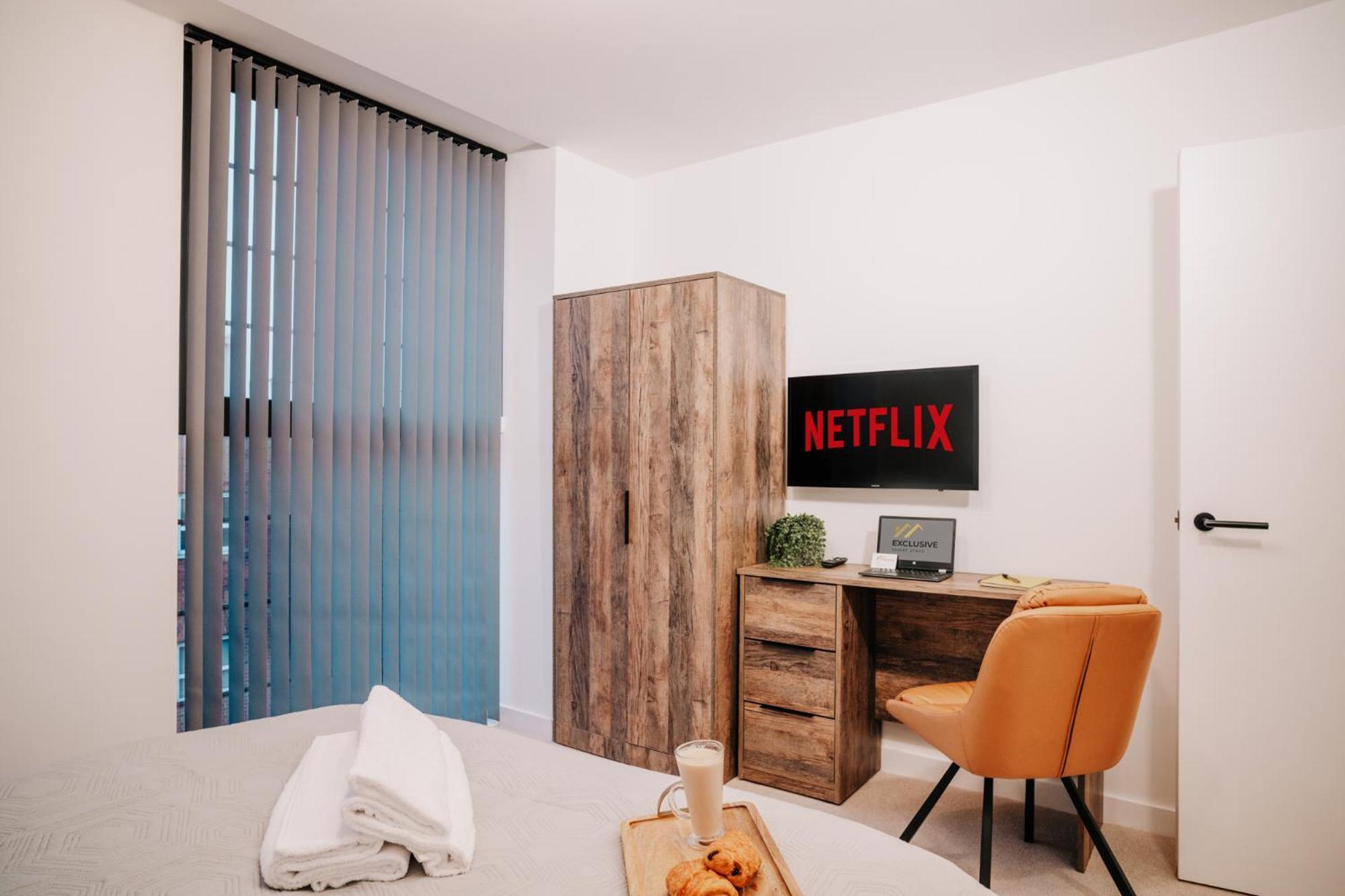 Chic Gem, Fast Wifi, Contractors Family