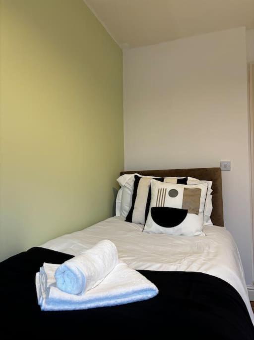 Huge 8 Bedroom Contractor House, Birmingham, Links To M5, M6 & A38 Apartment Birmingham