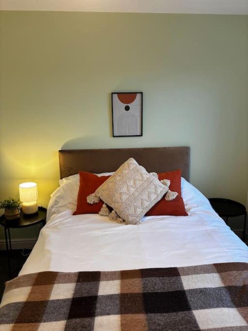 Apartment Huge 8 Bedroom Contractor House, Birmingham, Links To M5, M6 & A38 *